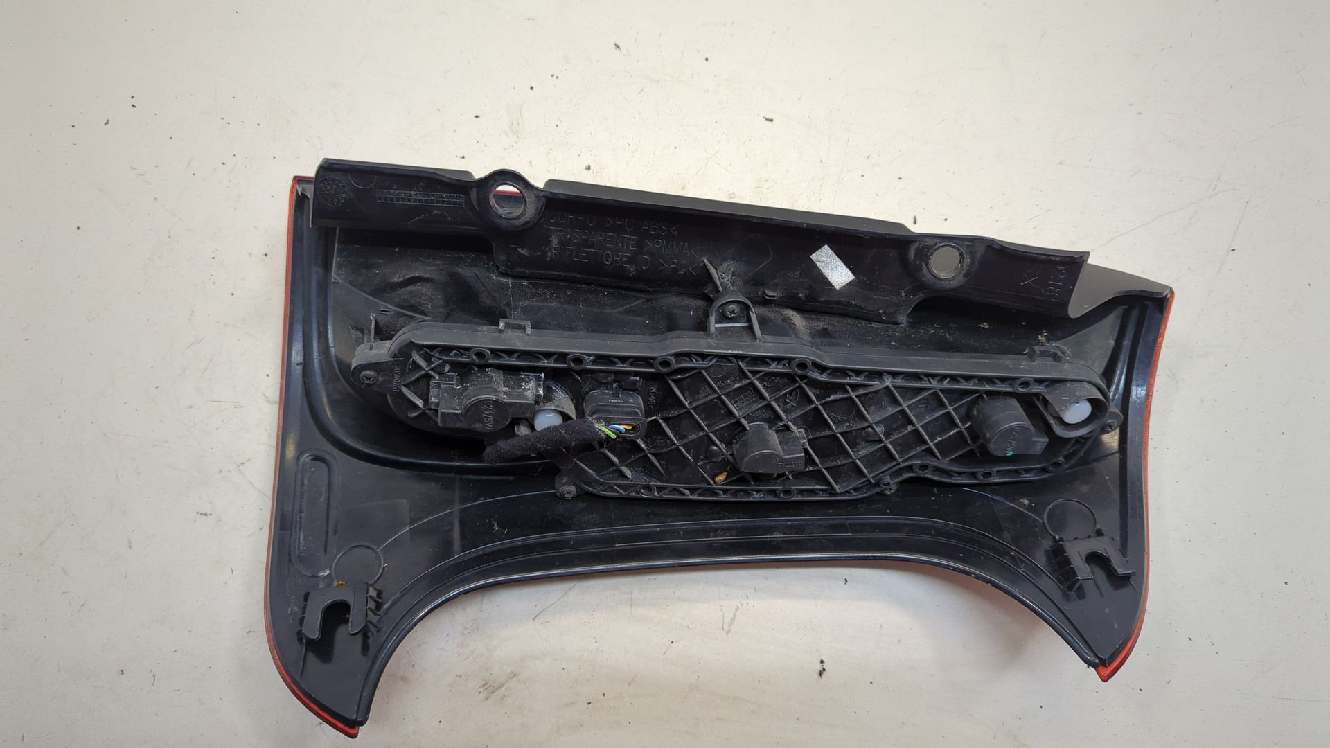 Фонарь задний левый