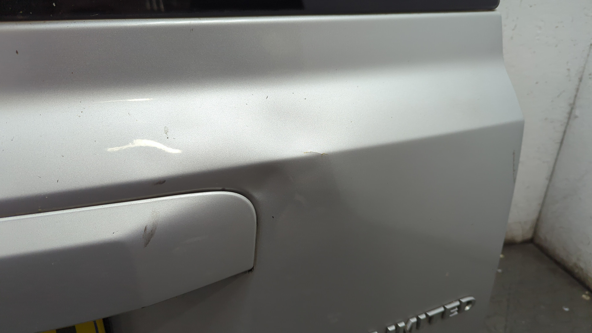 Дверь багажника