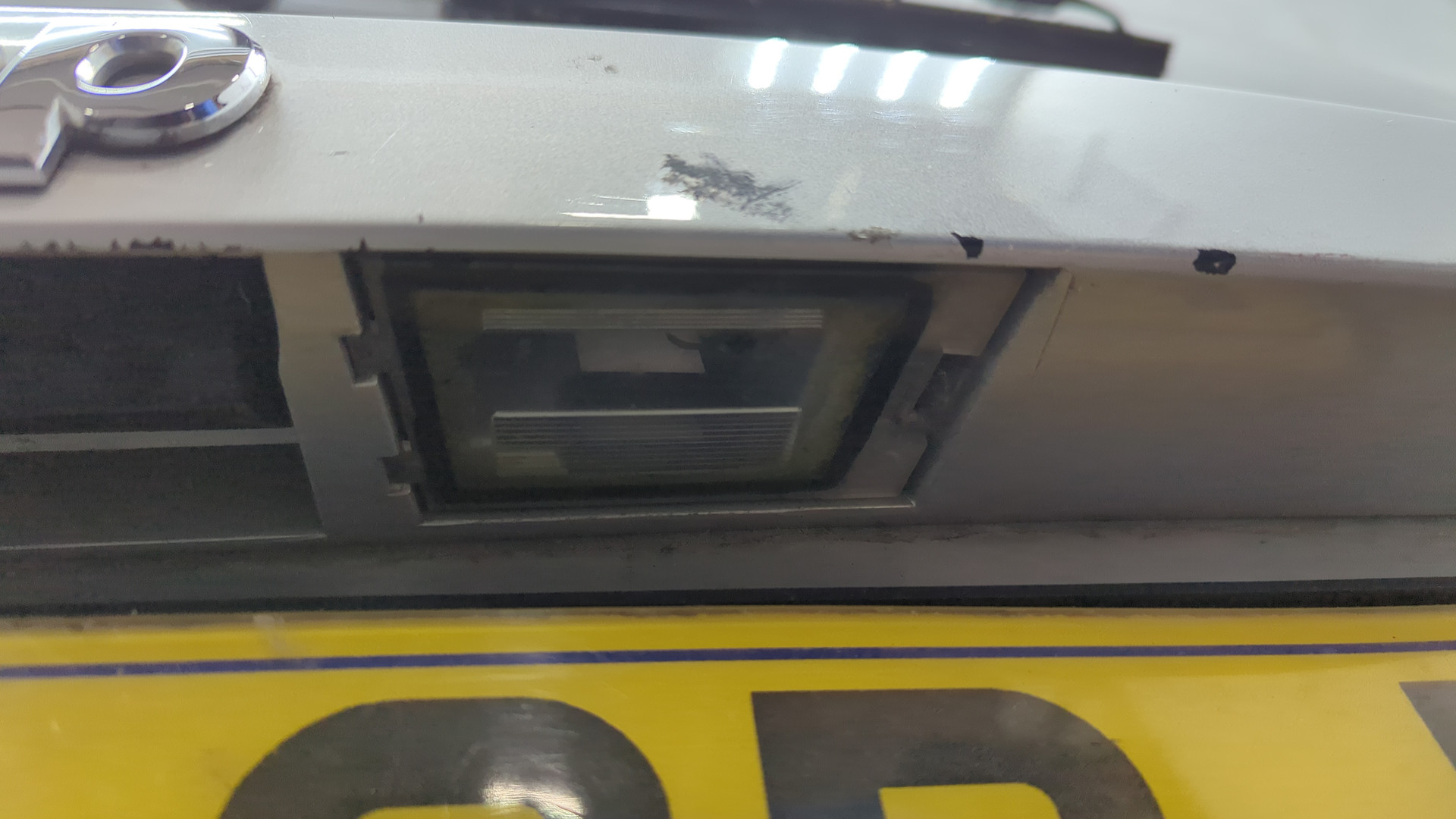 Дверь багажника