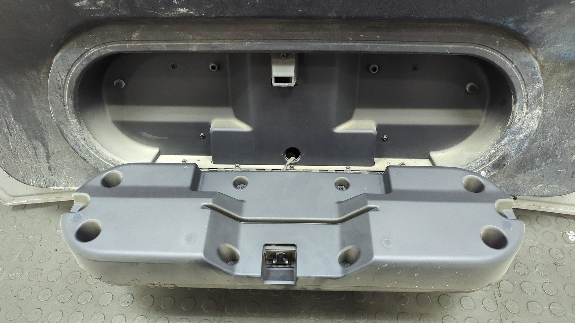 Дверь багажника