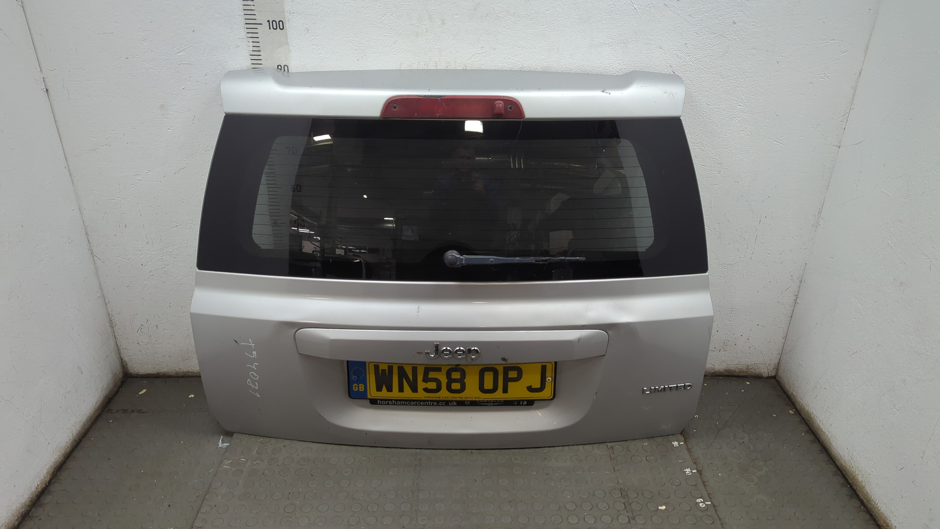 Дверь багажника