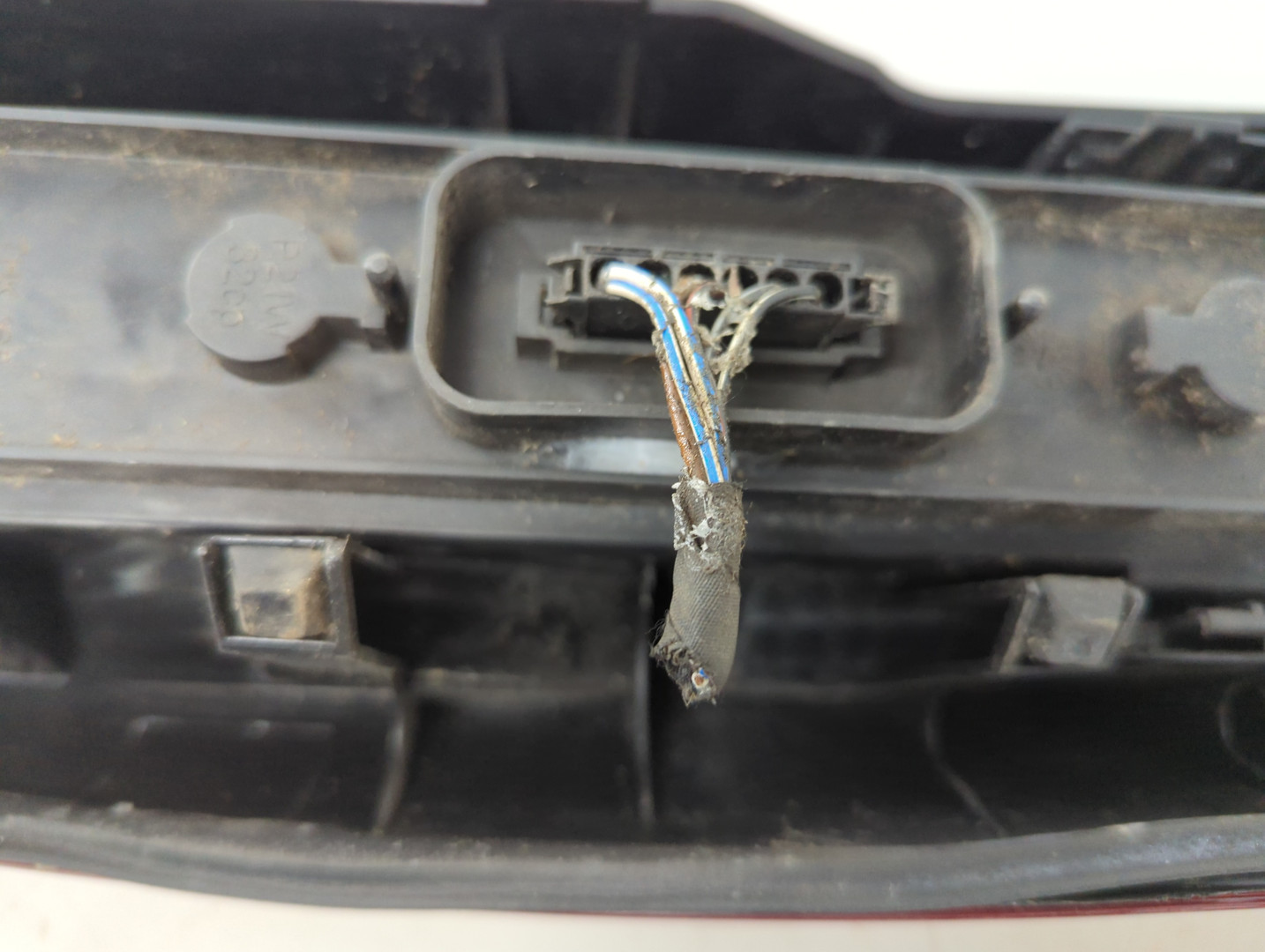 Фонарь задний левый