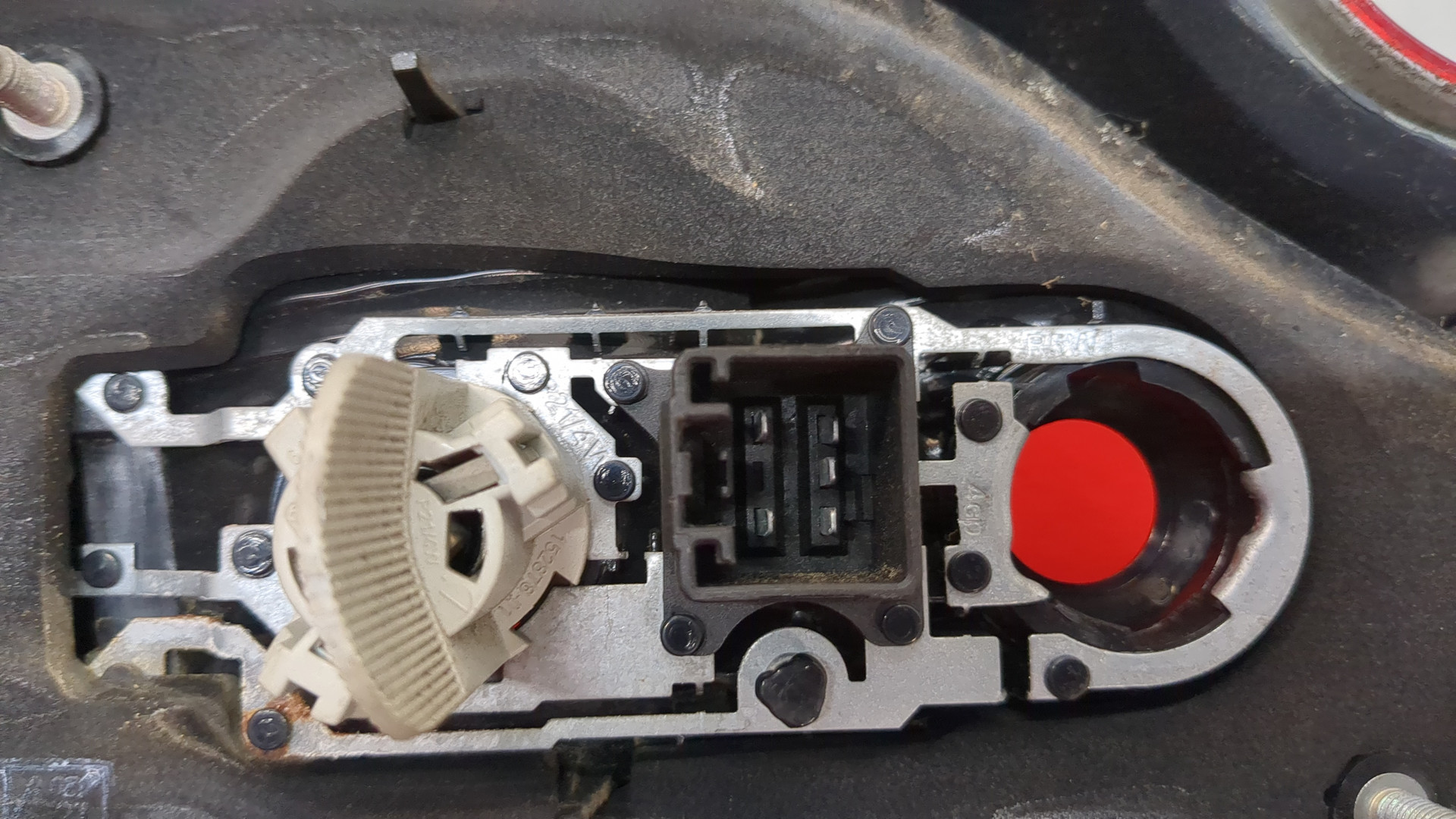 Фонарь задний правый