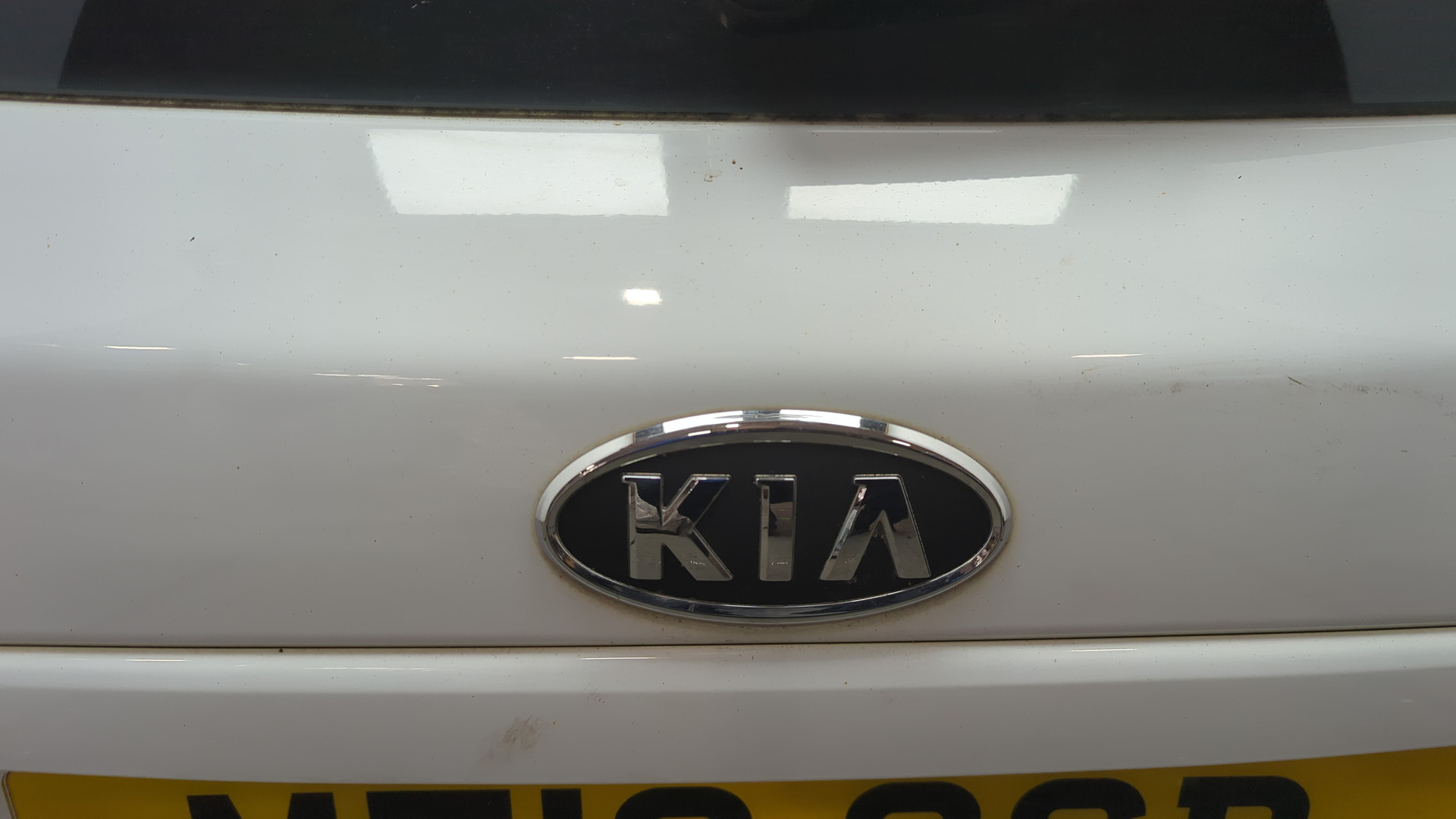 Дверь багажника