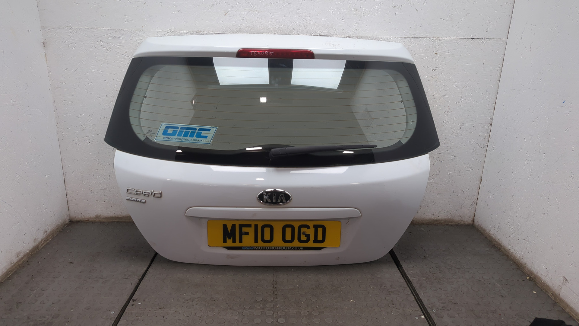 Дверь багажника