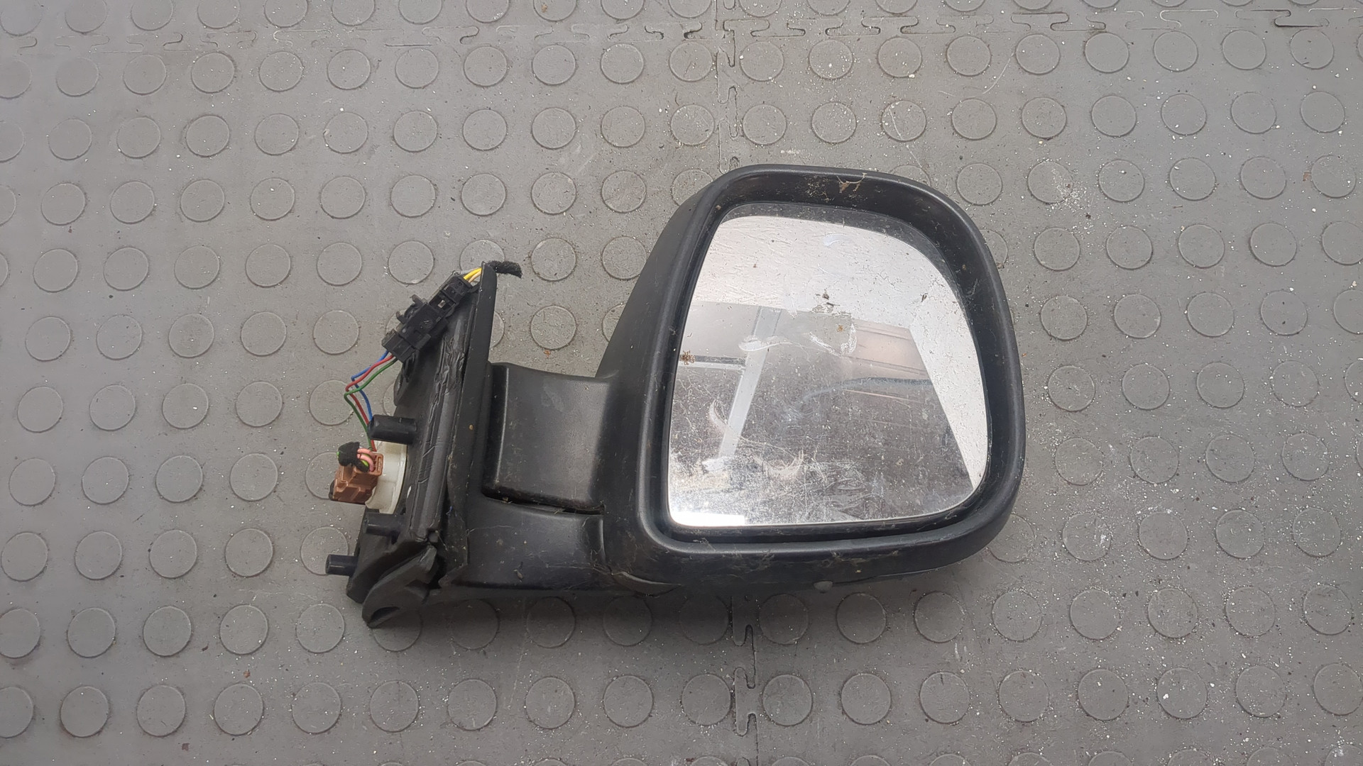 Зеркало правое электрическое