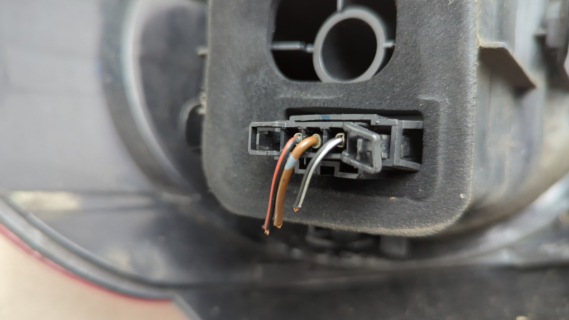 Фонарь задний левый