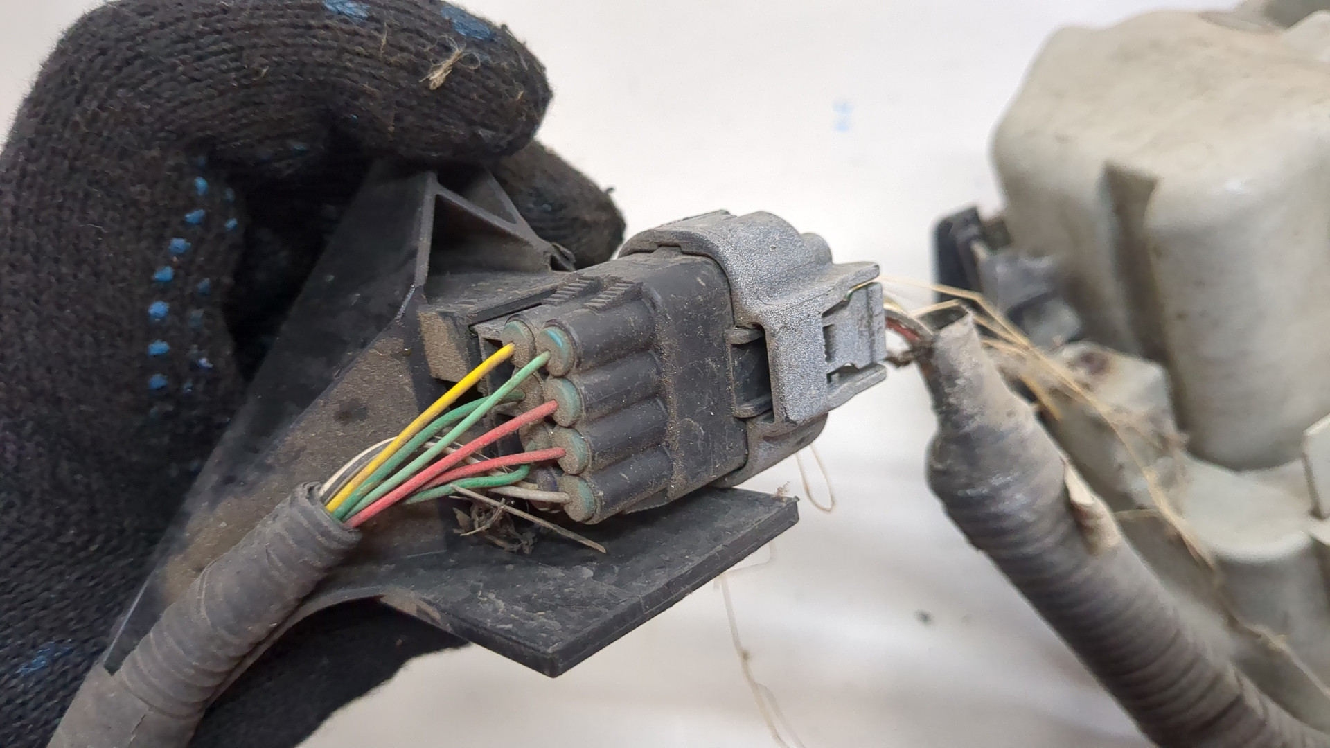 Фара противотуманная левая