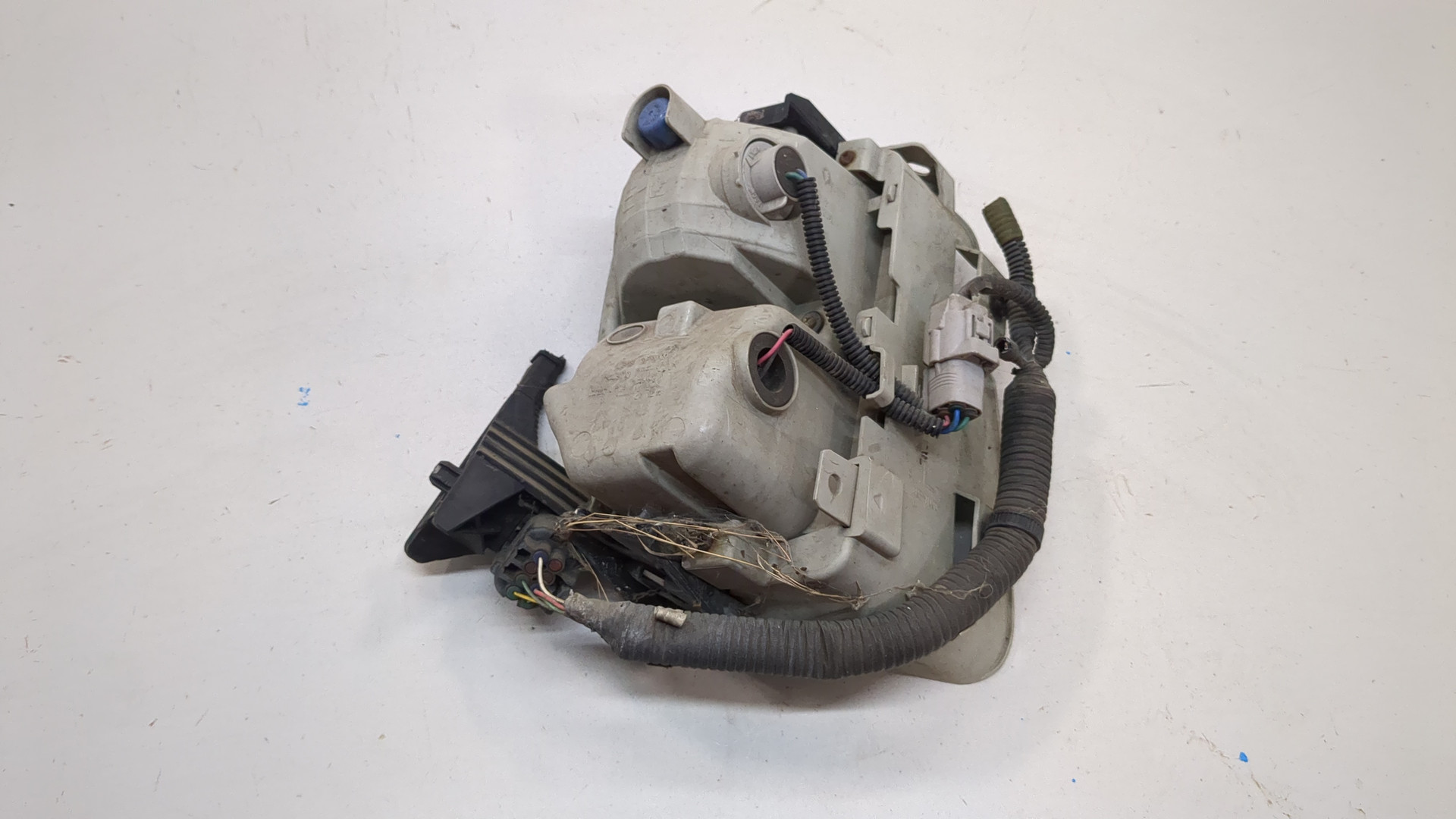 Фара противотуманная левая