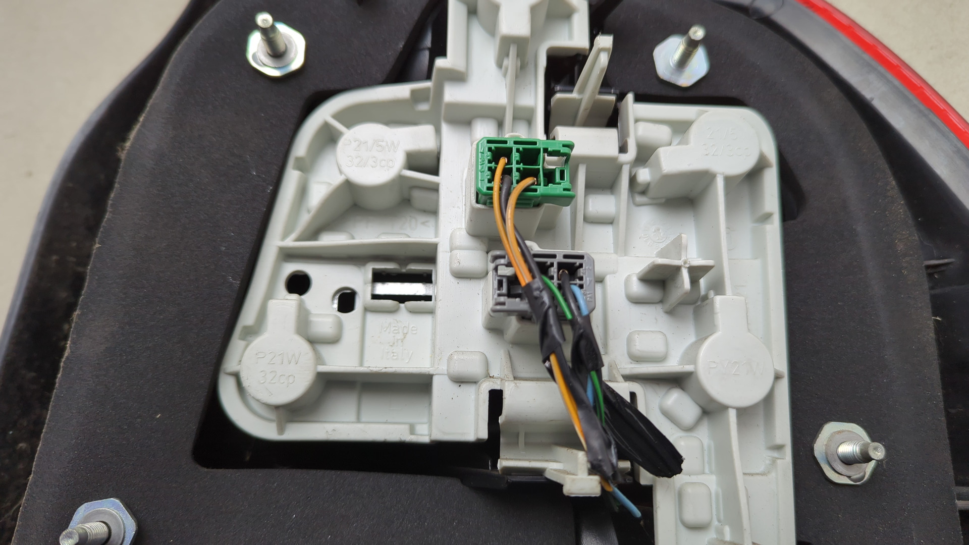 Фонарь задний левый