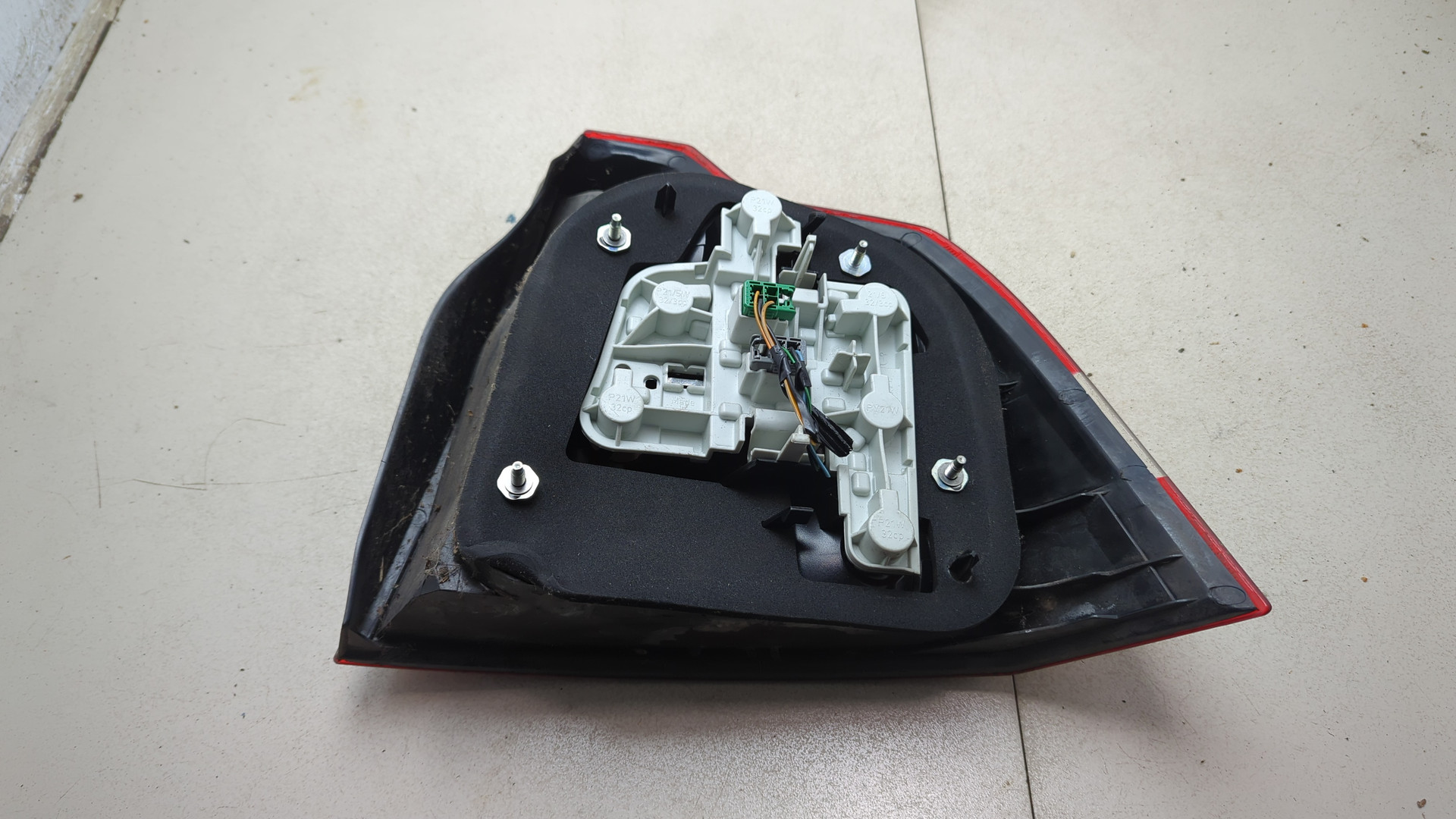 Фонарь задний левый