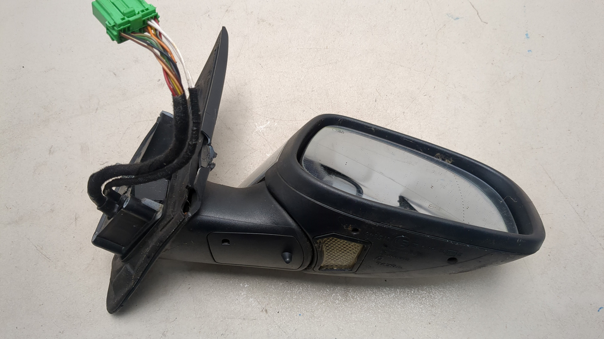 Зеркало правое электрическое