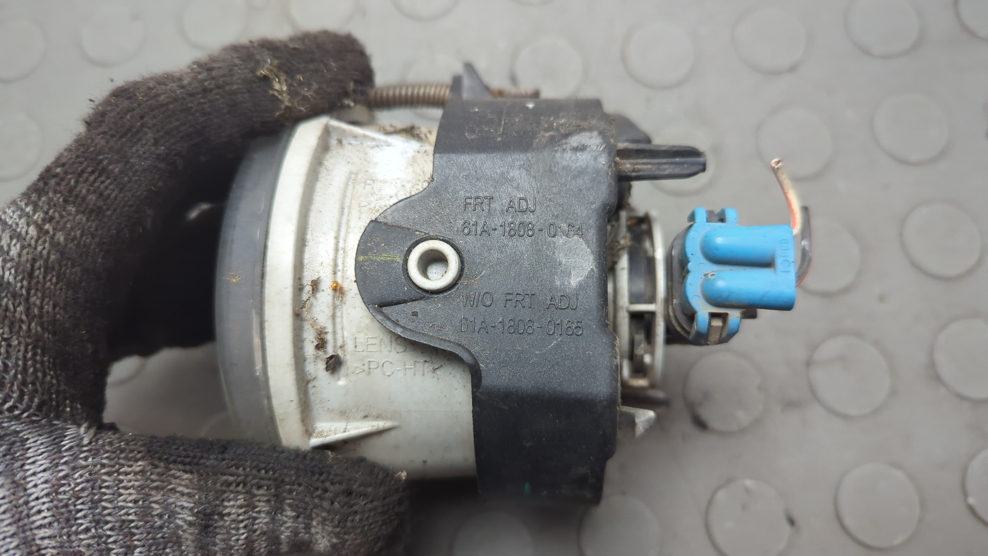 Фара противотуманная левая