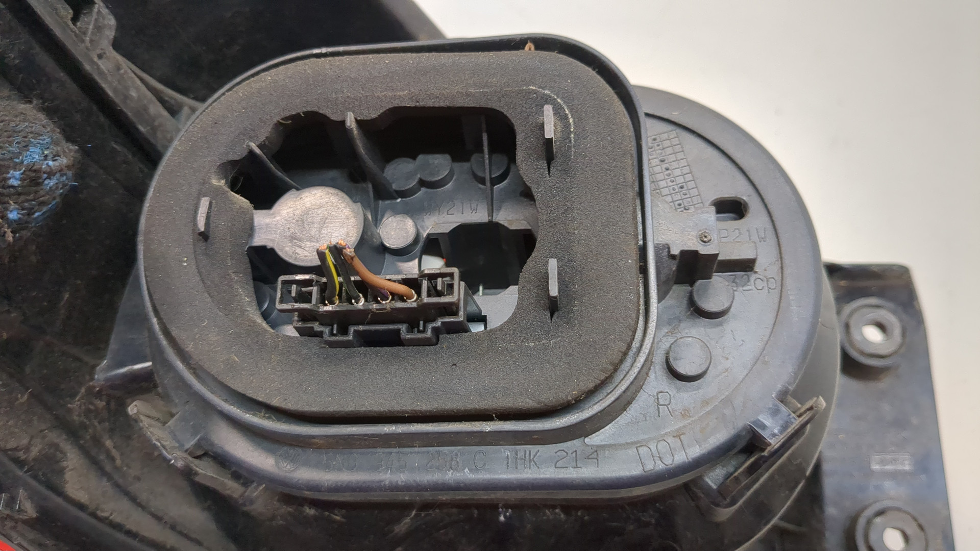 Фонарь задний правый