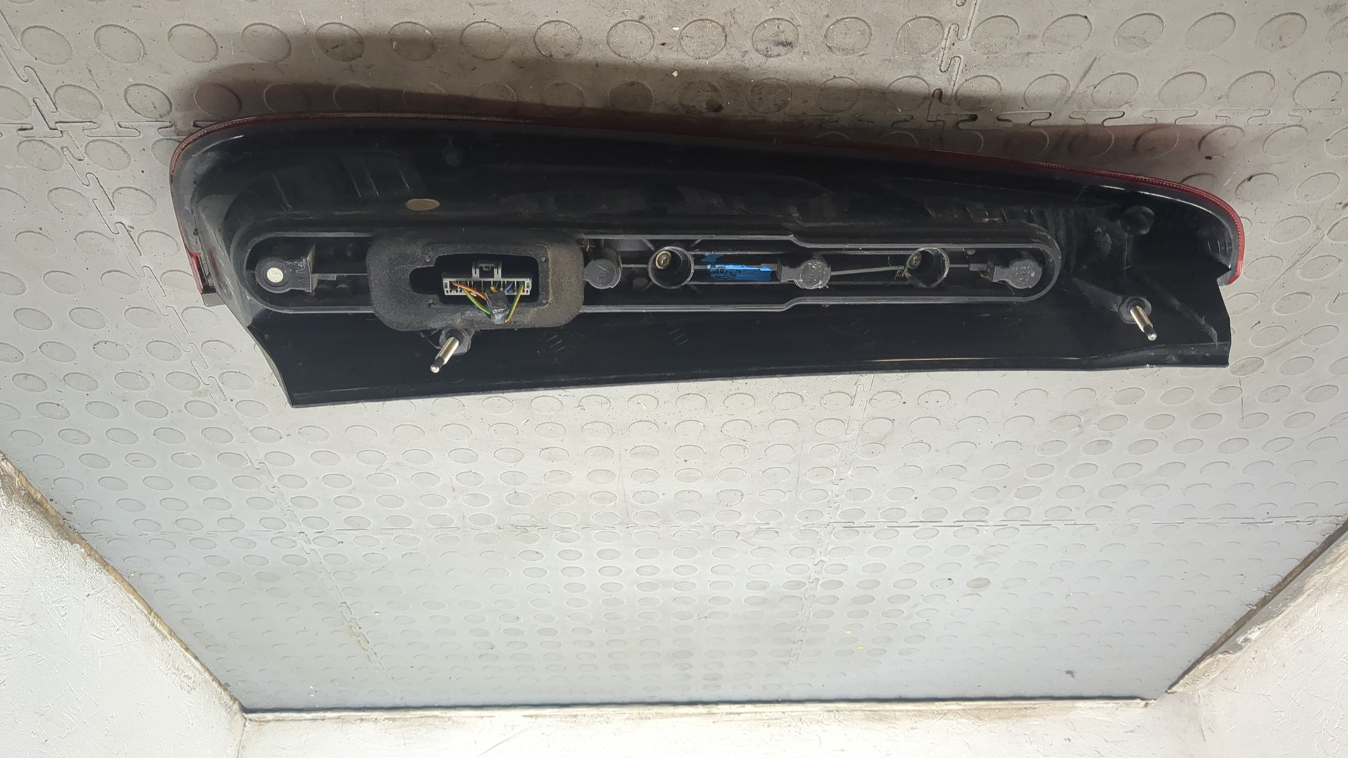 Фонарь задний правый