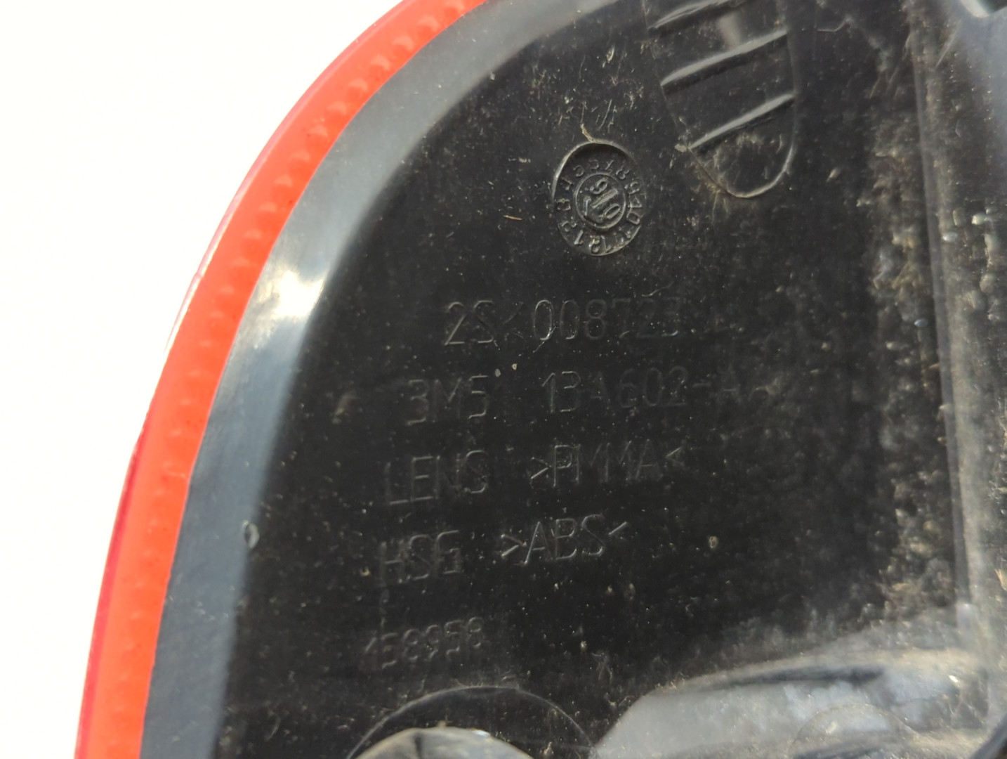 Фонарь задний правый