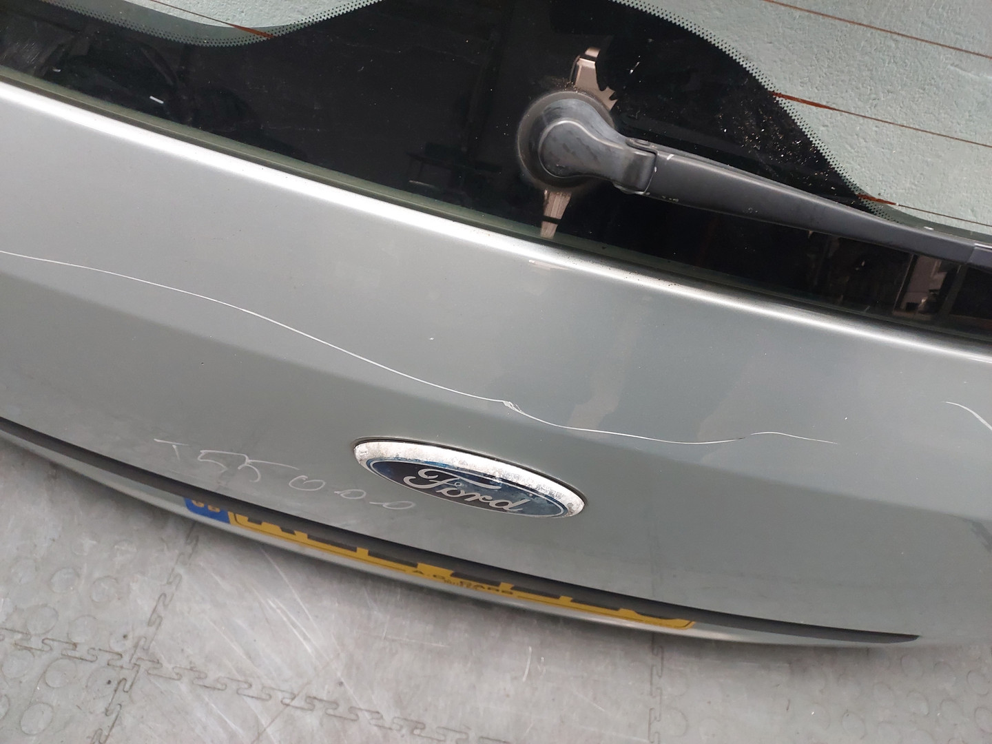 Дверь багажника