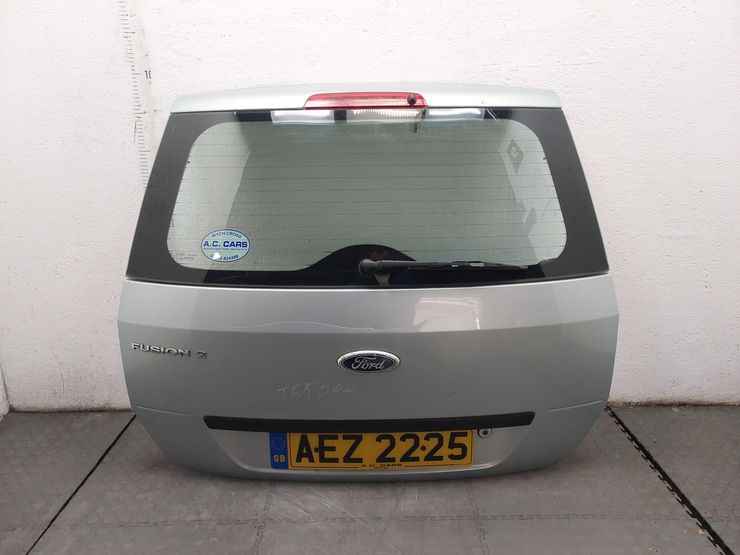 Дверь багажника