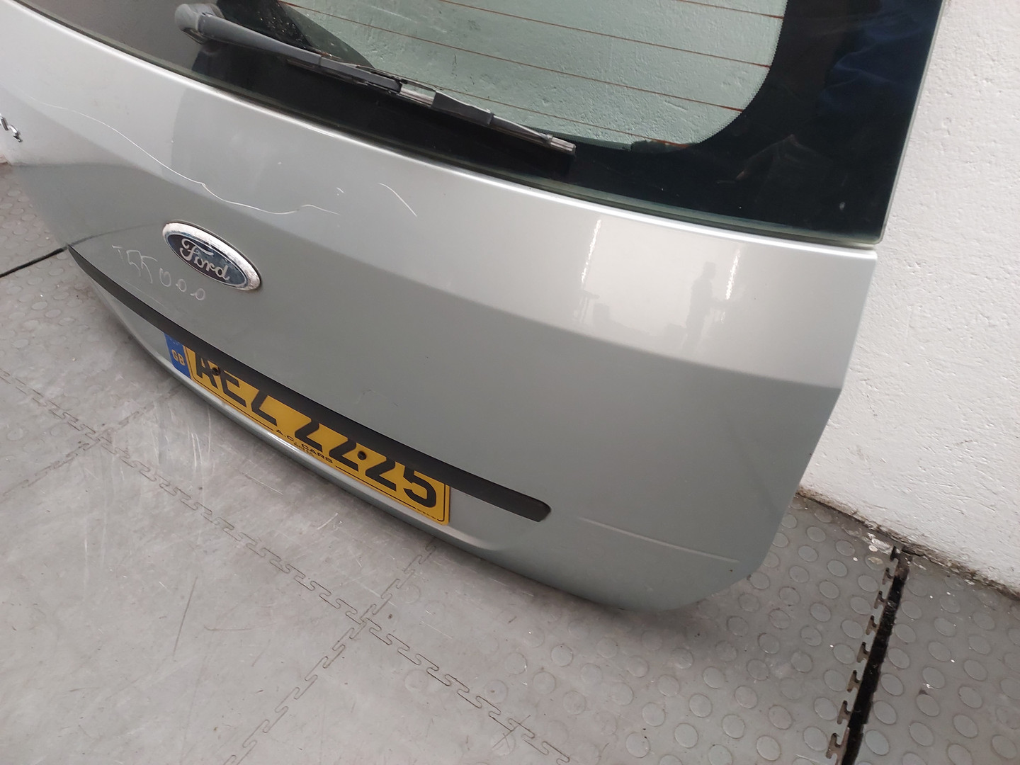 Дверь багажника