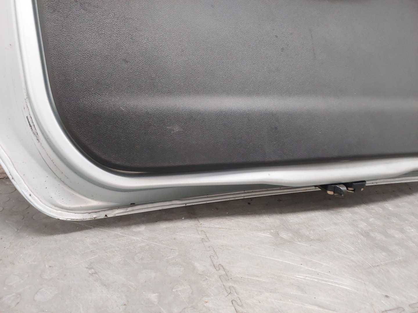 Дверь багажника