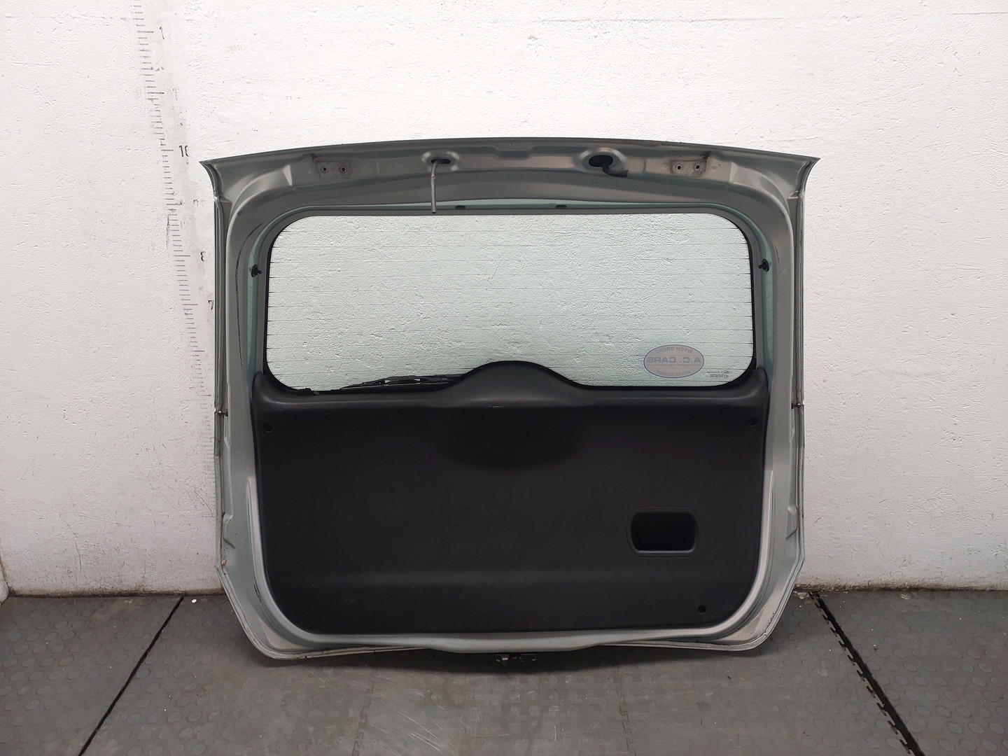 Дверь багажника