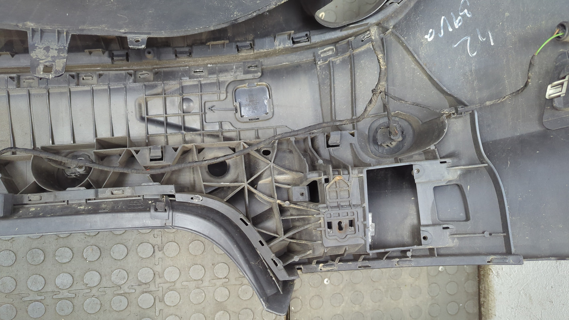 Бампер задний