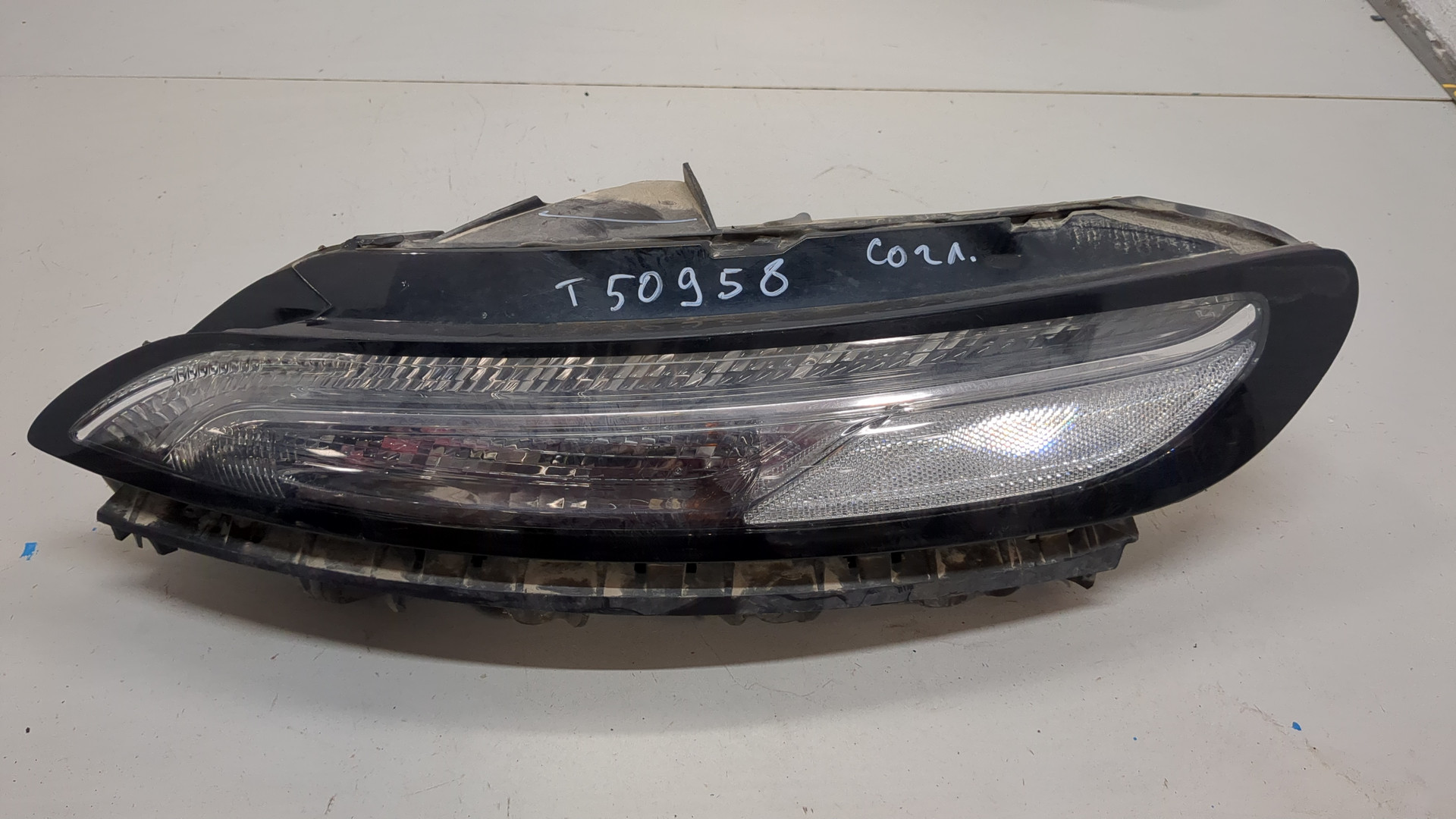 Фара дневного света левая (ходовые огни)