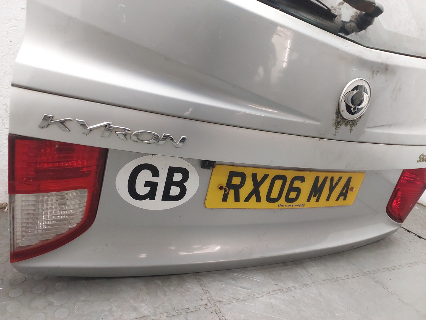 Дверь багажника