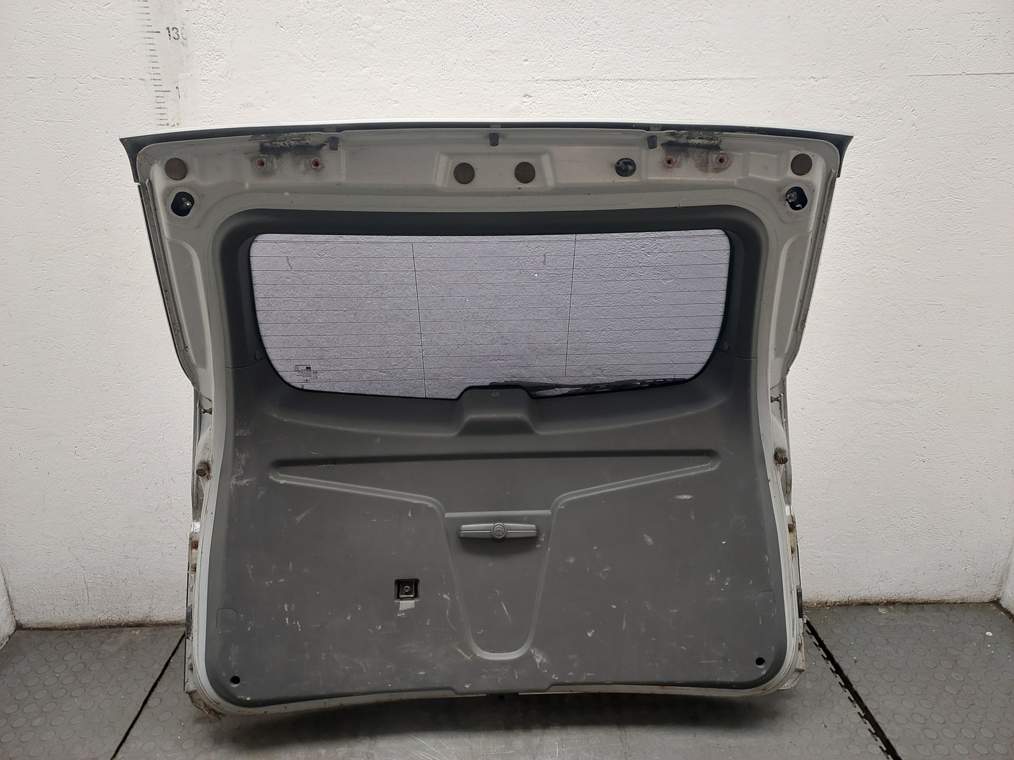 Дверь багажника