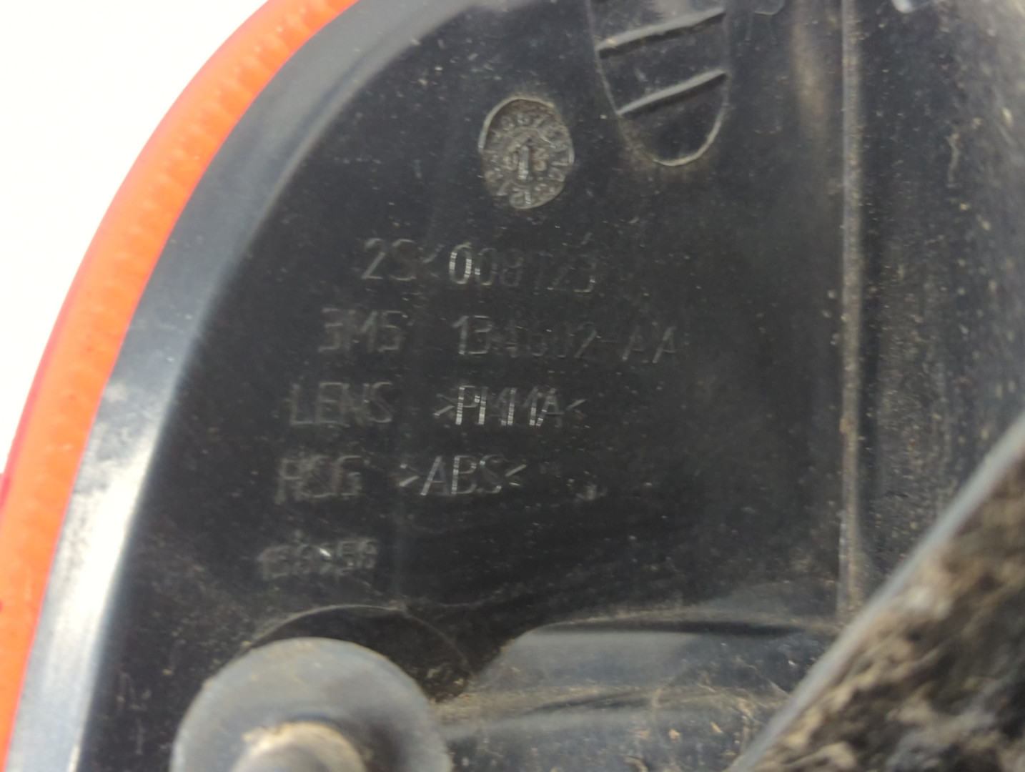 Фонарь задний правый