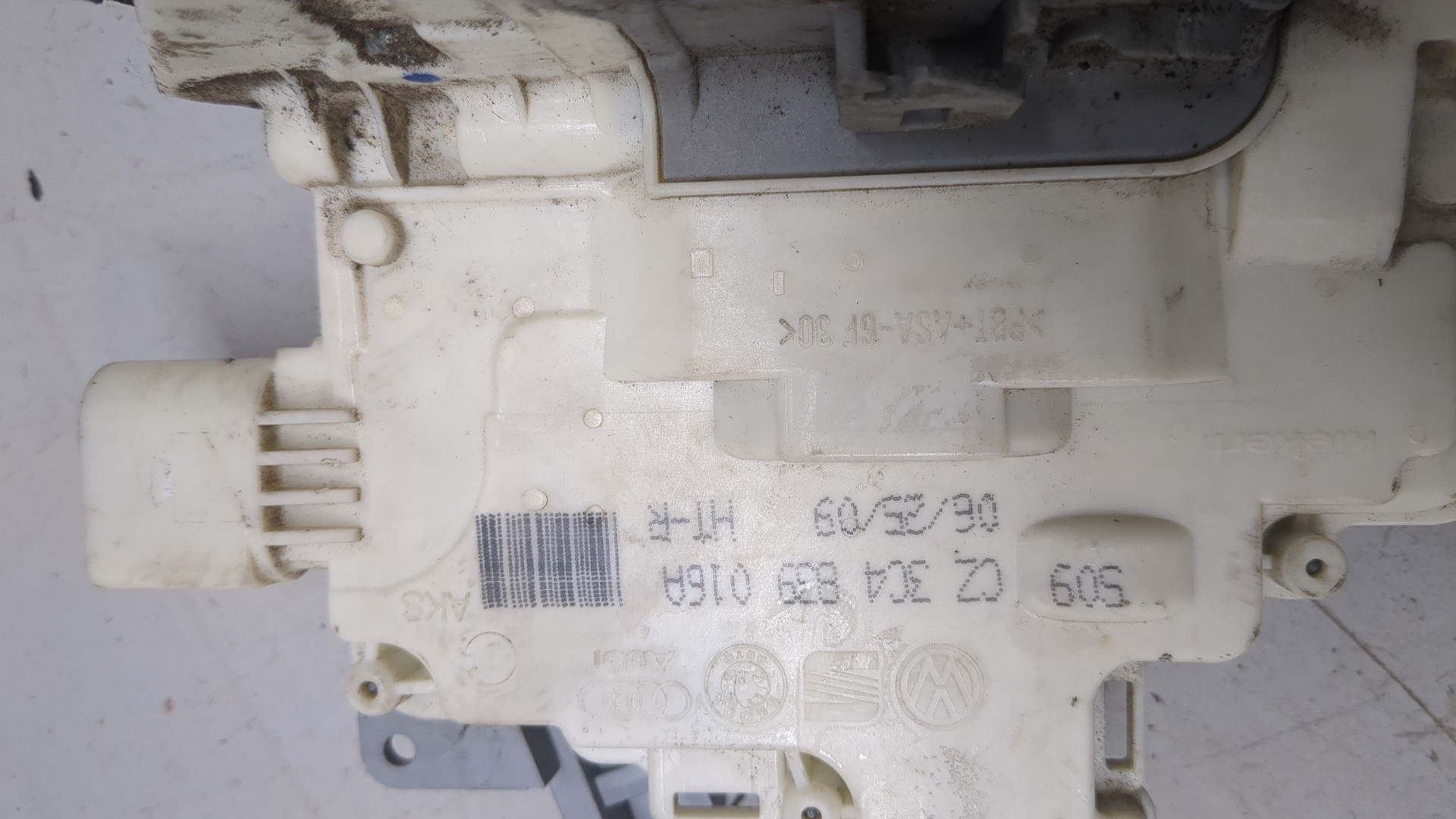 Замок двери задней правой