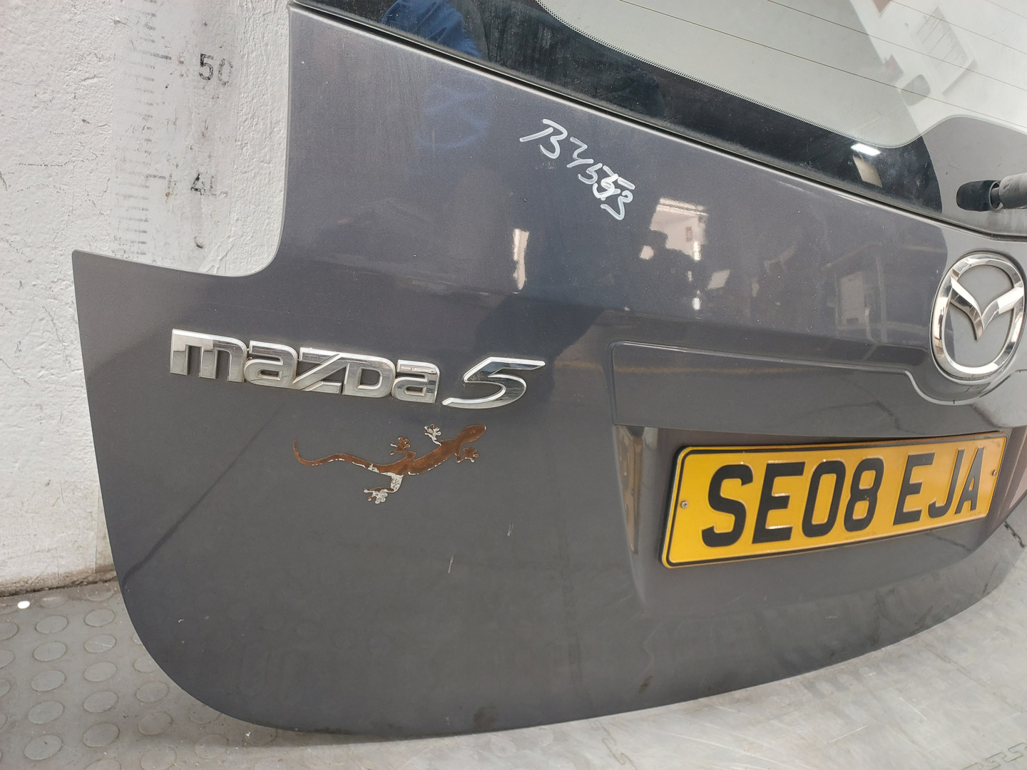 Дверь багажника