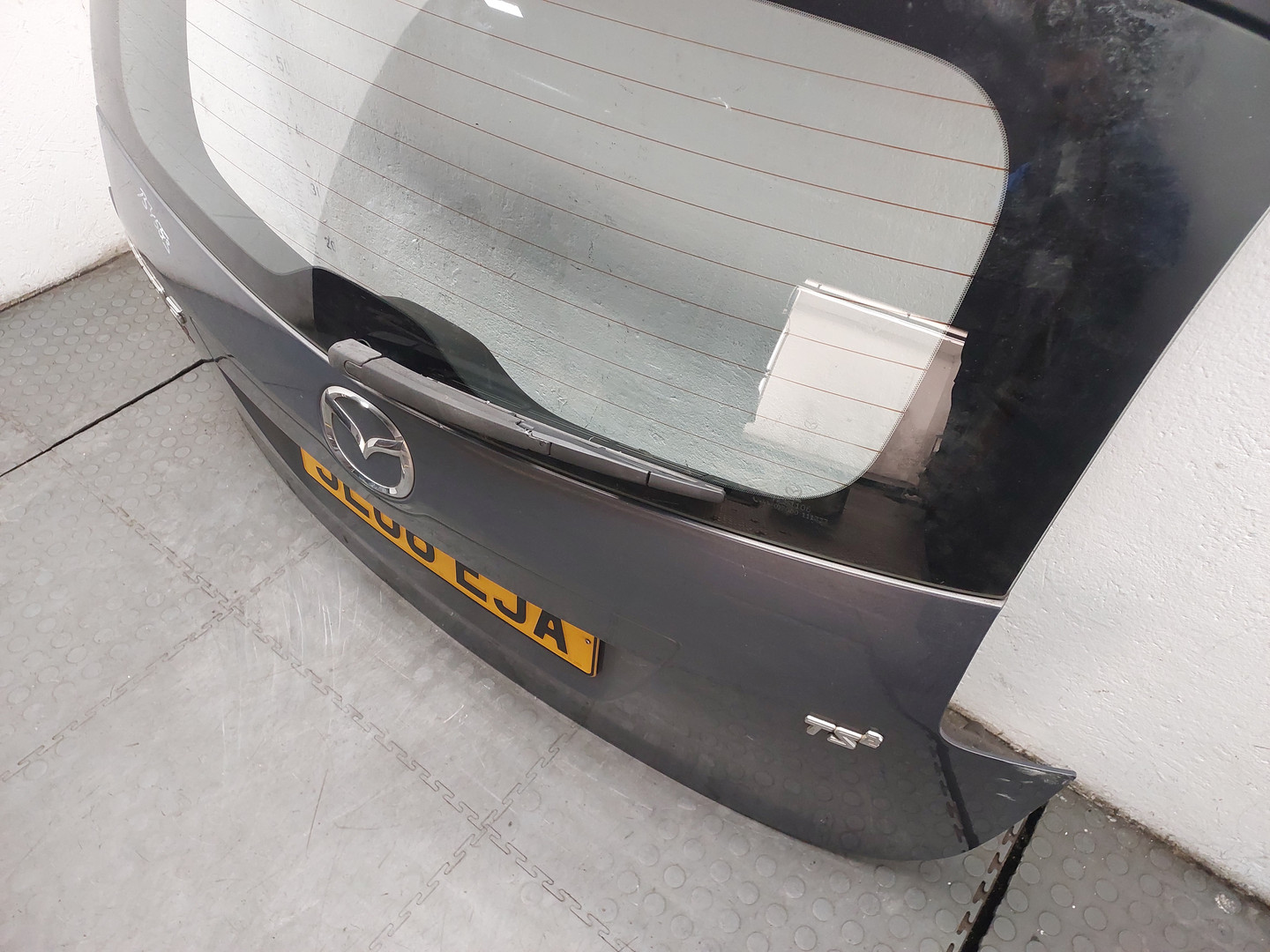 Дверь багажника