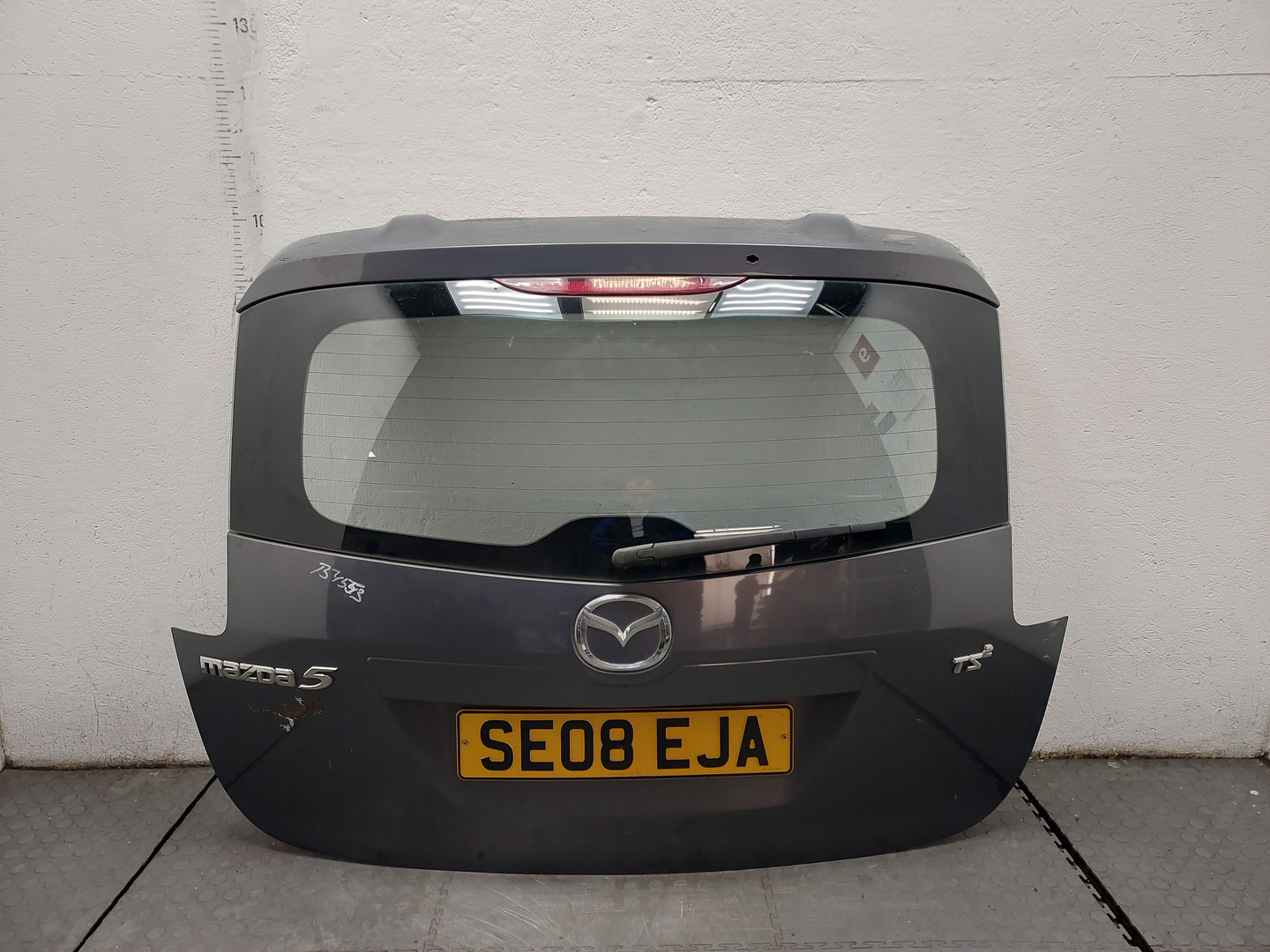 Дверь багажника