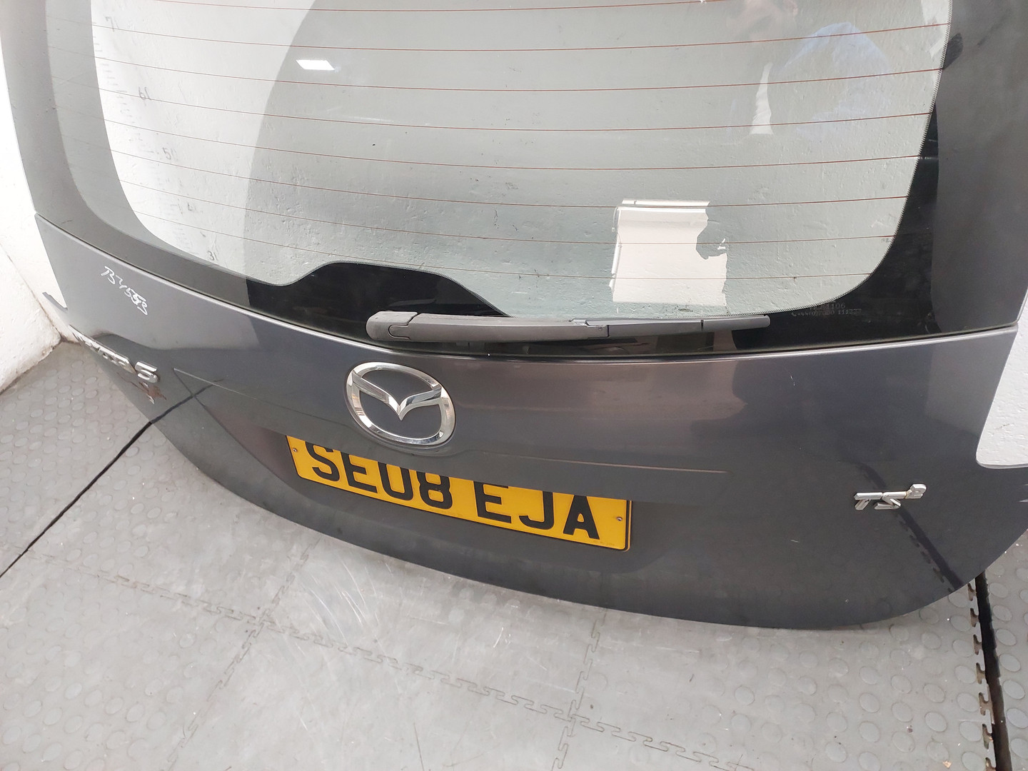 Дверь багажника