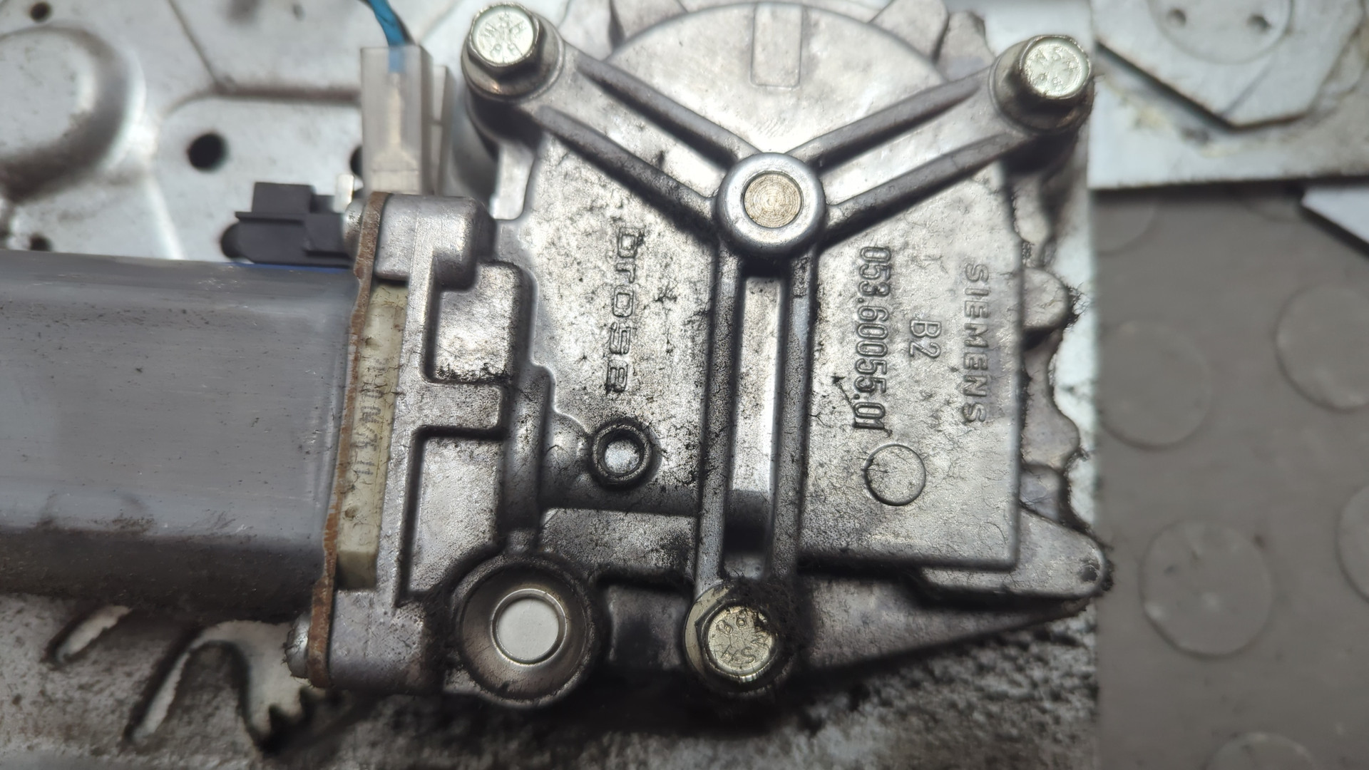 Стеклоподъемник электр. передний левый