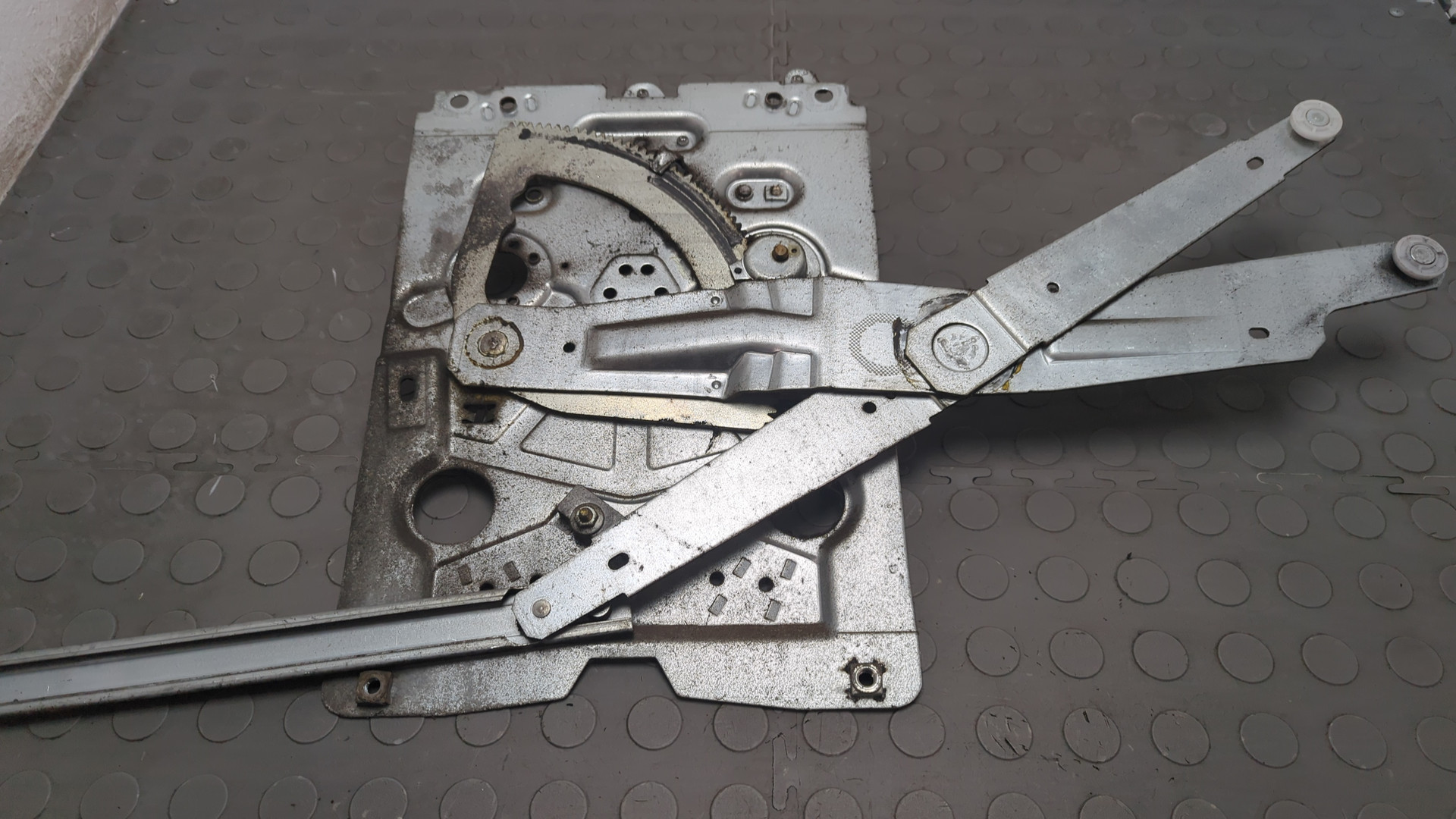 Стеклоподъемник электр. передний левый