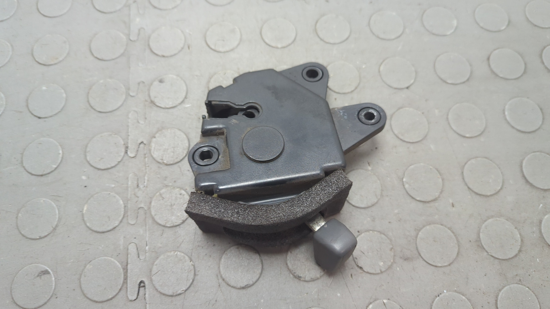 Ручка двери передней внутренняя левая