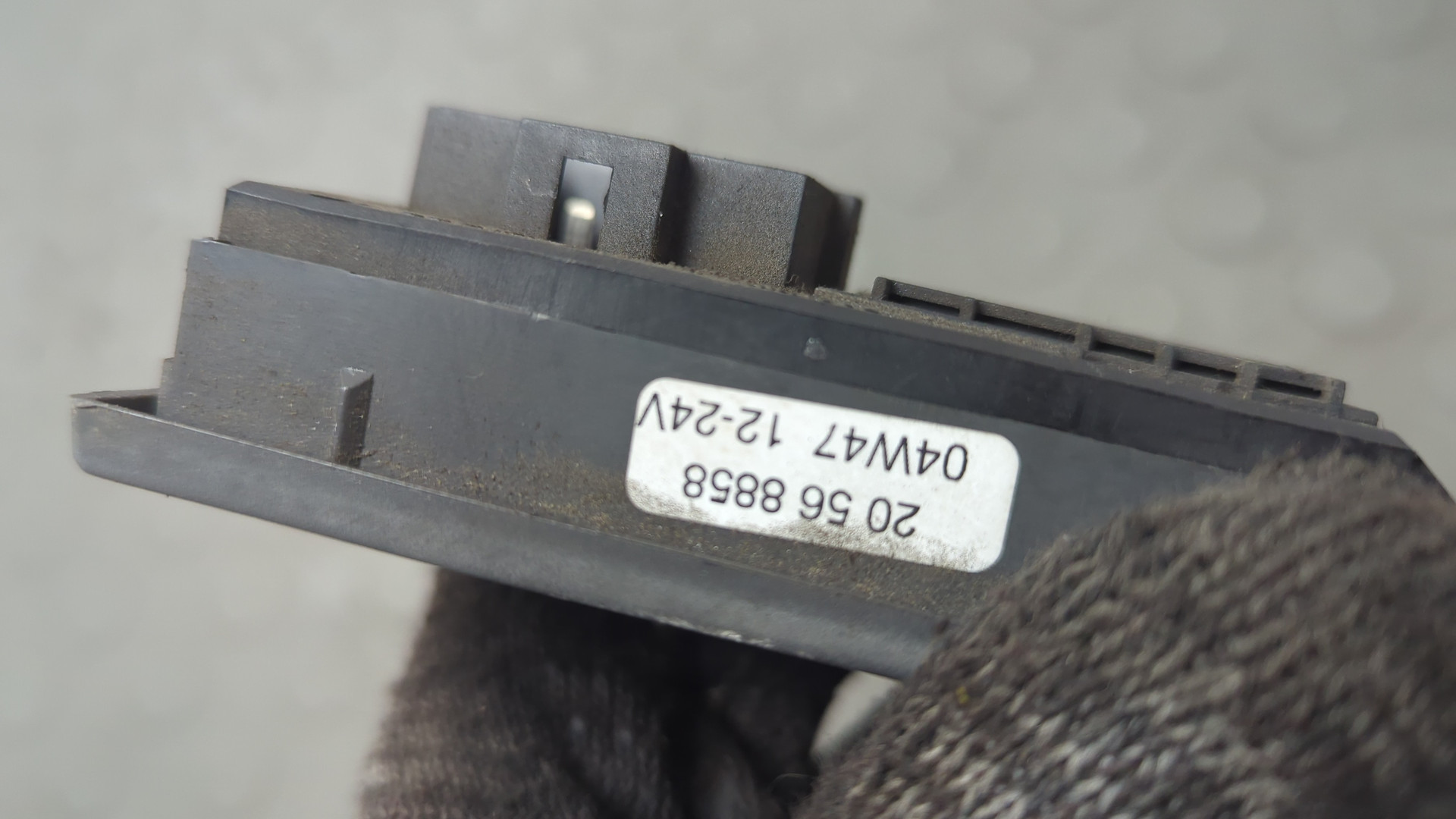 Кнопка стеклоподъемника