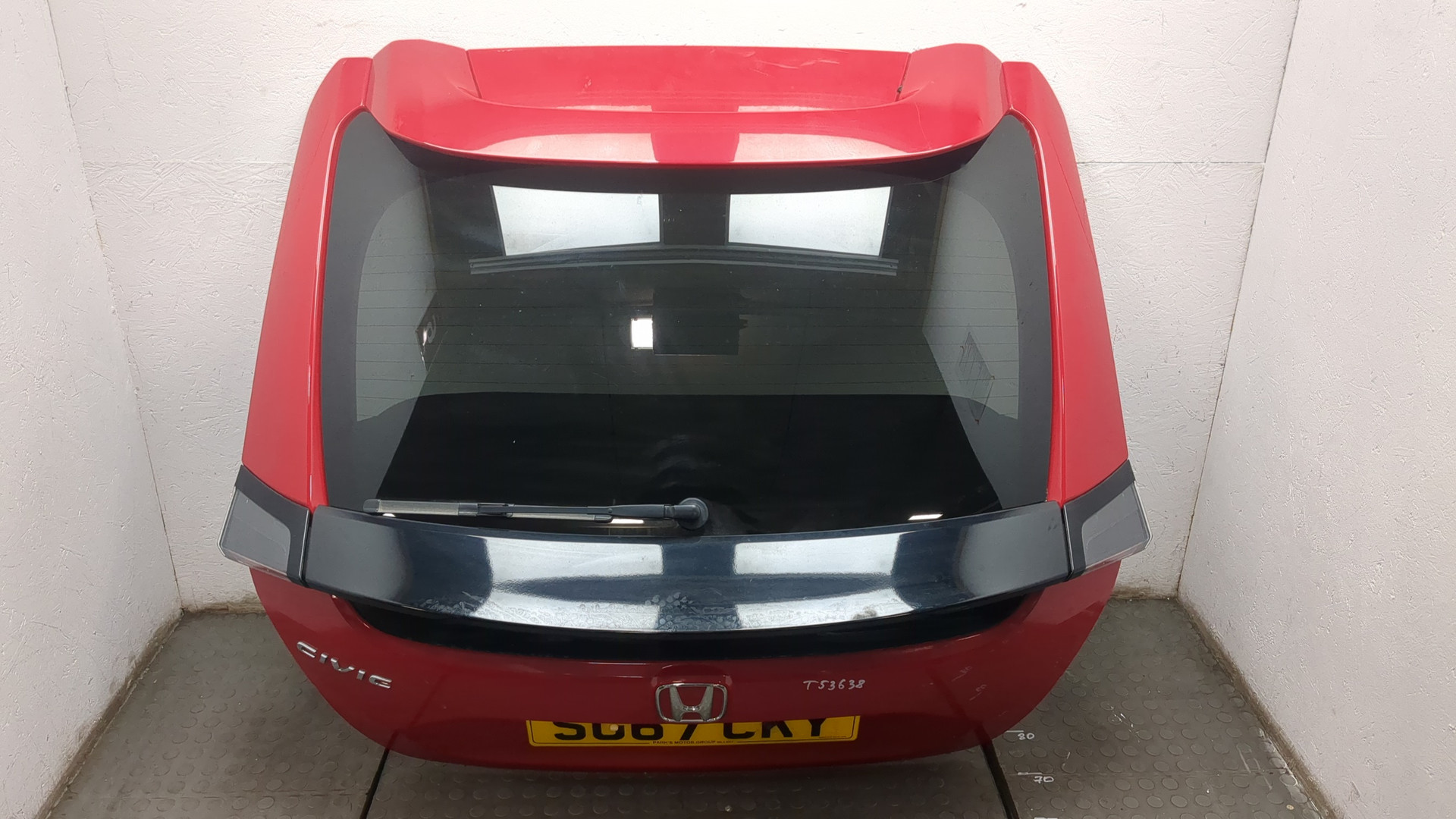 Дверь багажника