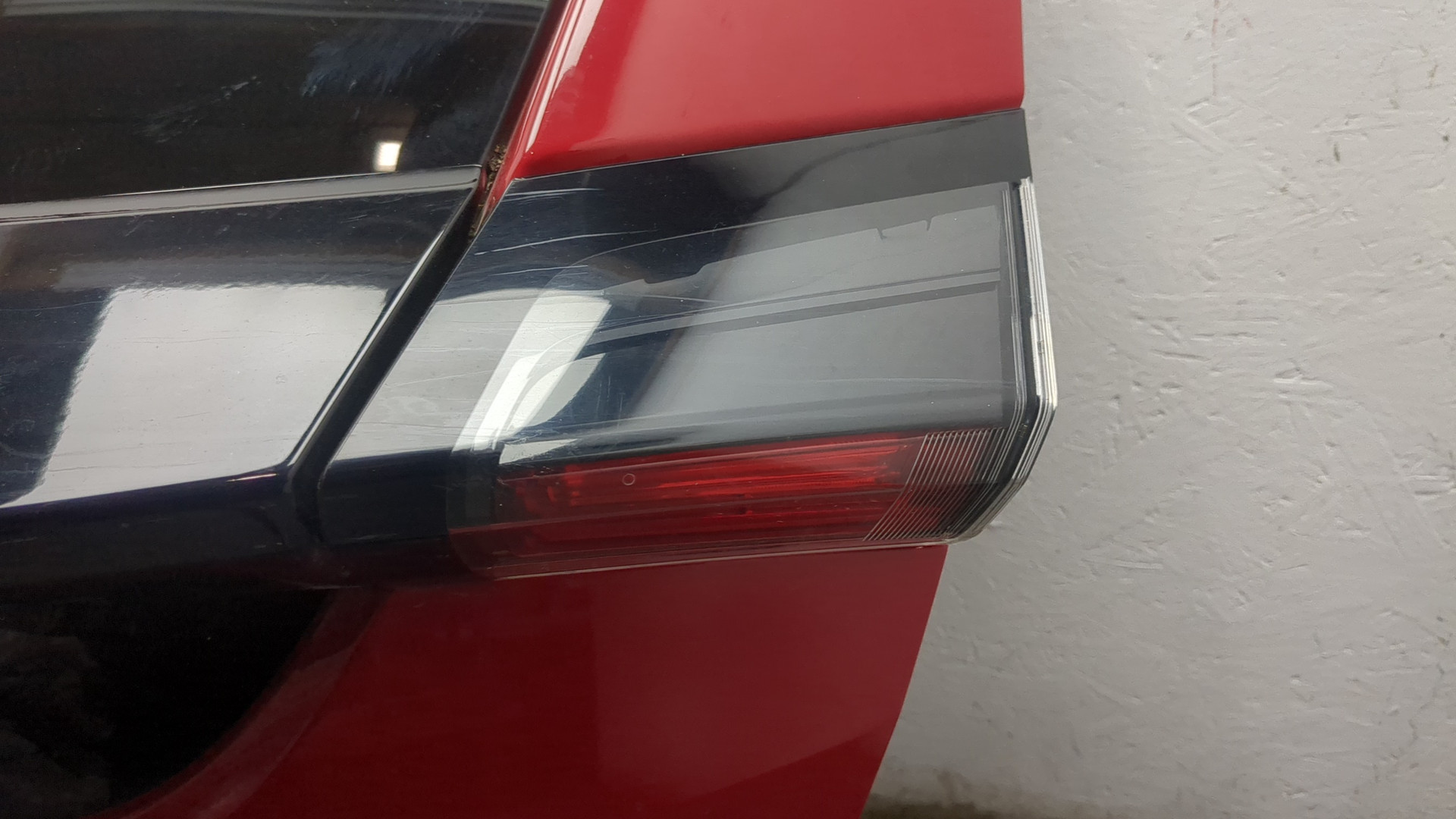 Дверь багажника