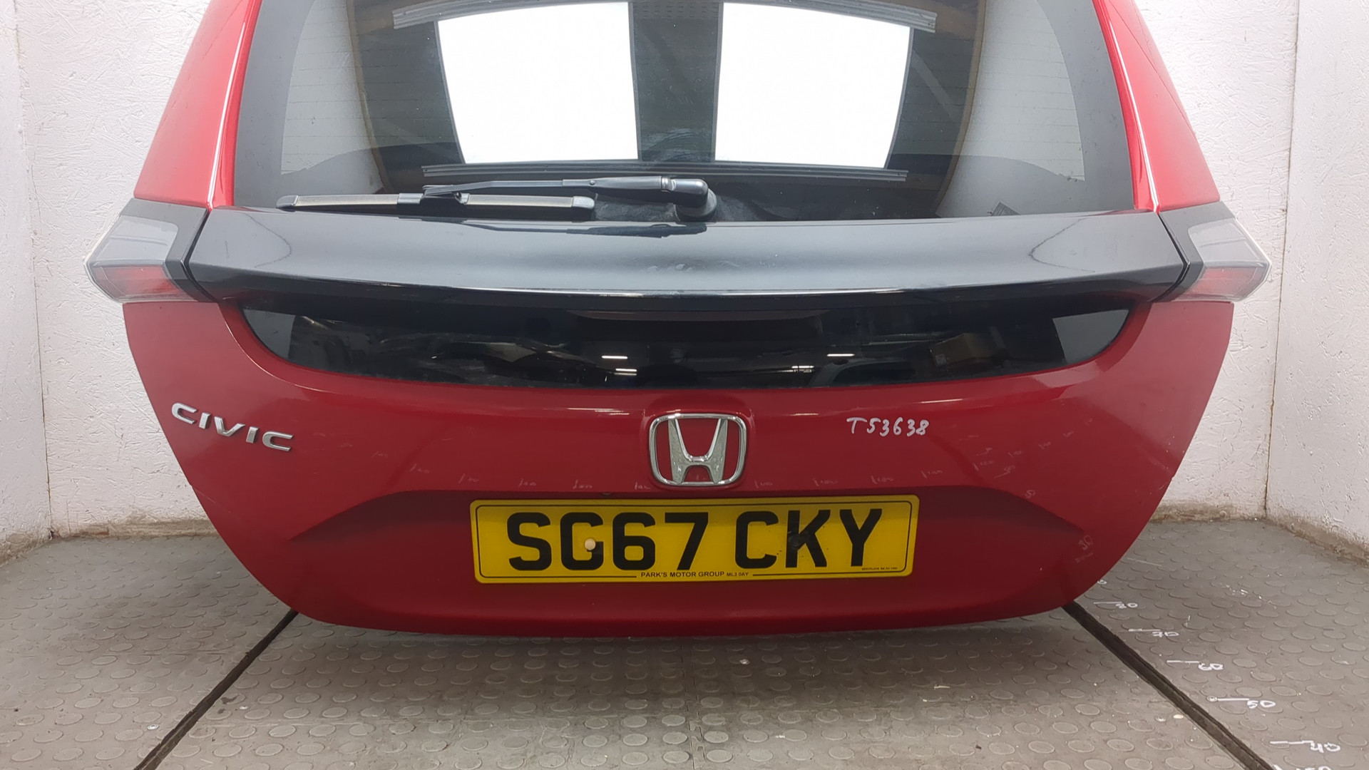 Дверь багажника