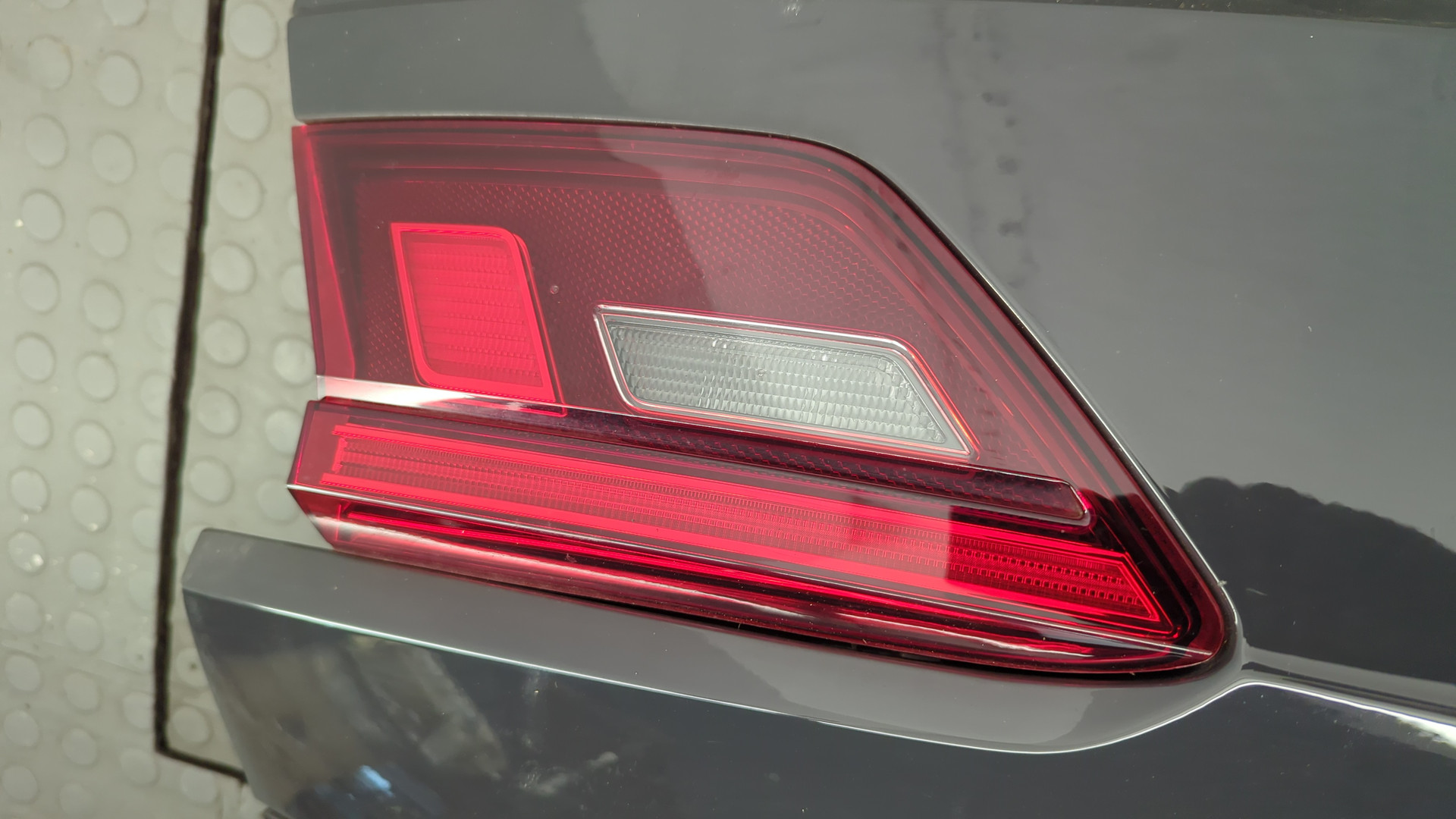 Дверь багажника