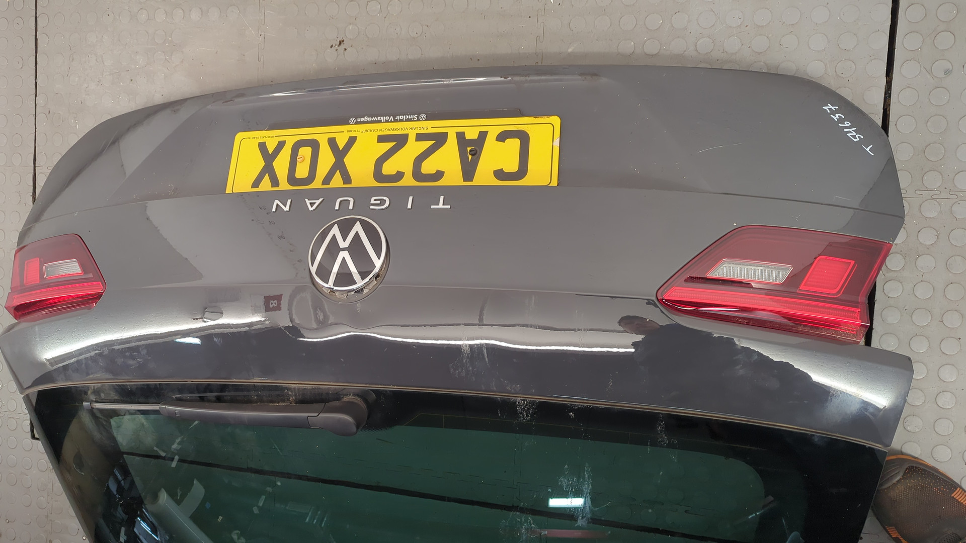 Дверь багажника