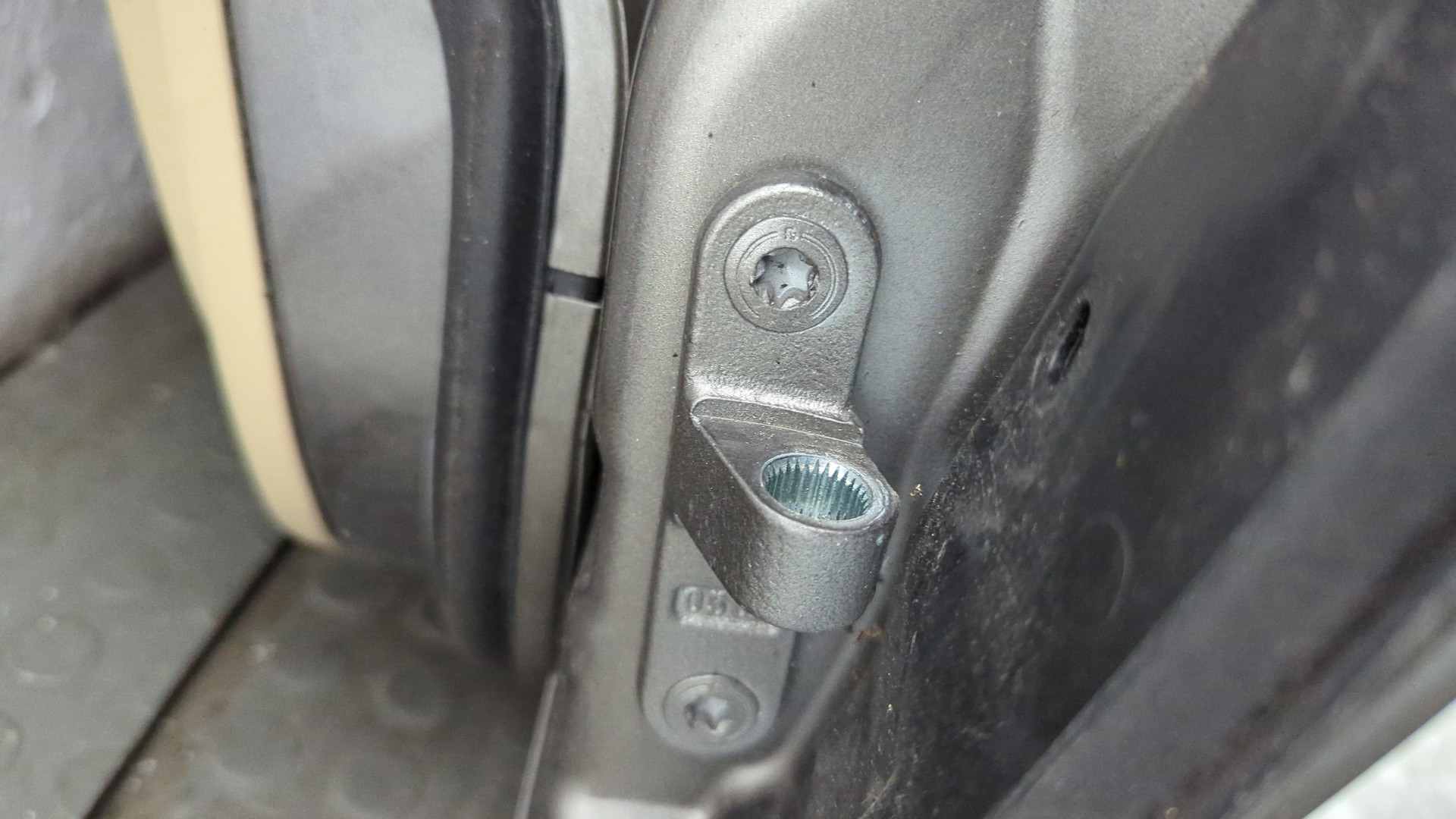 Дверь передняя левая