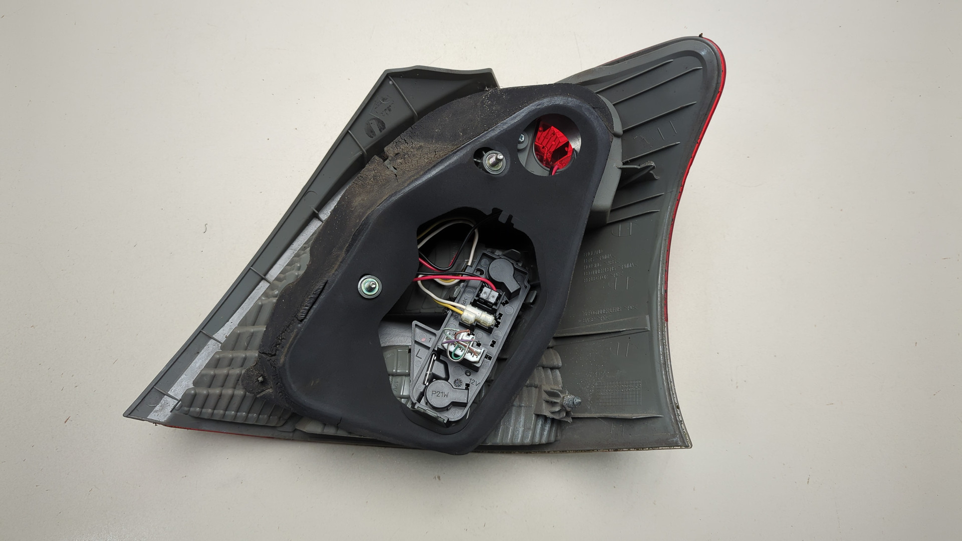 Фонарь задний левый