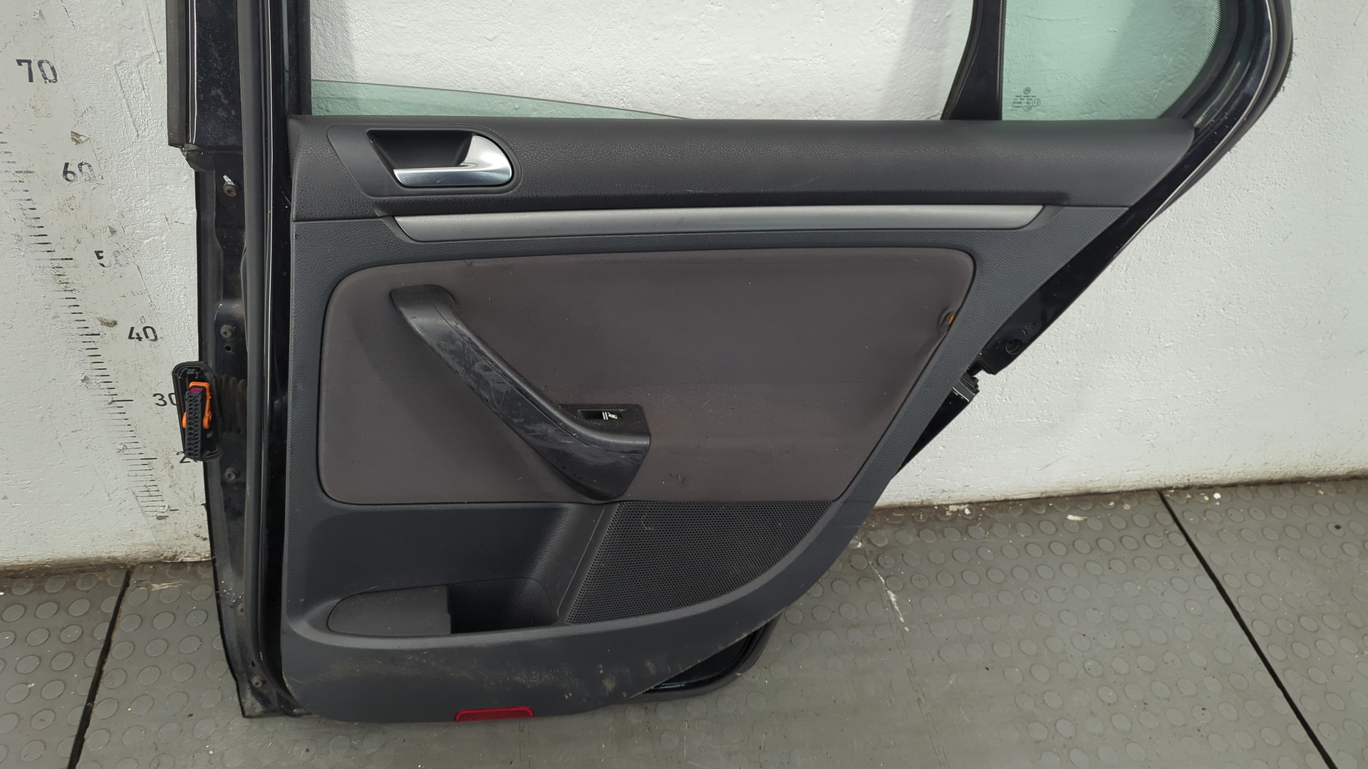 Дверь задняя правая