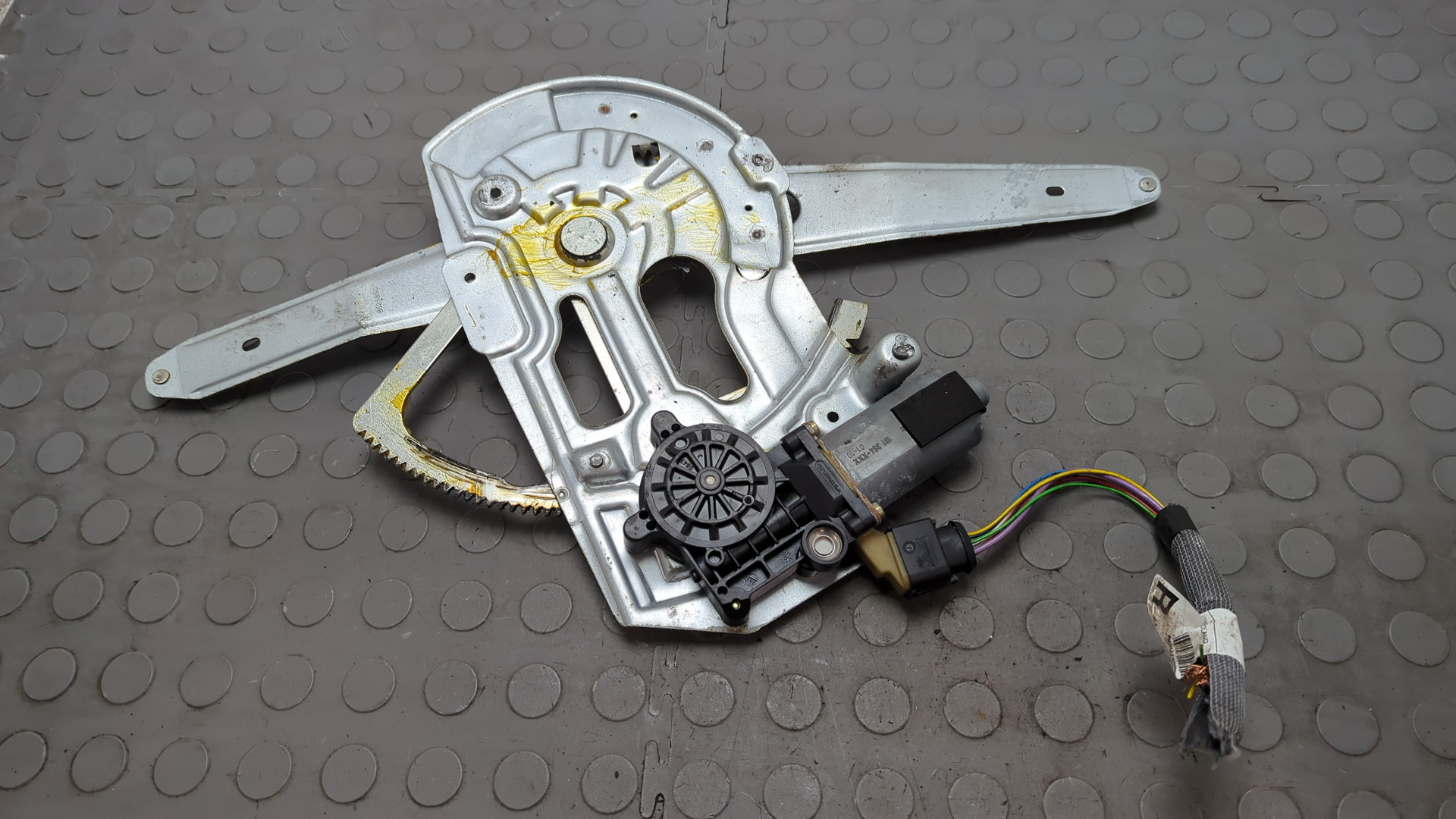 Стеклоподъемник электр. передний правый