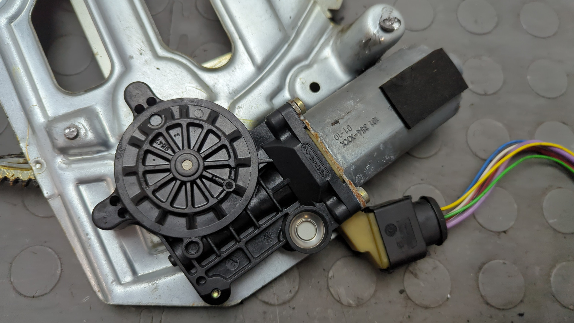 Стеклоподъемник электр. передний правый