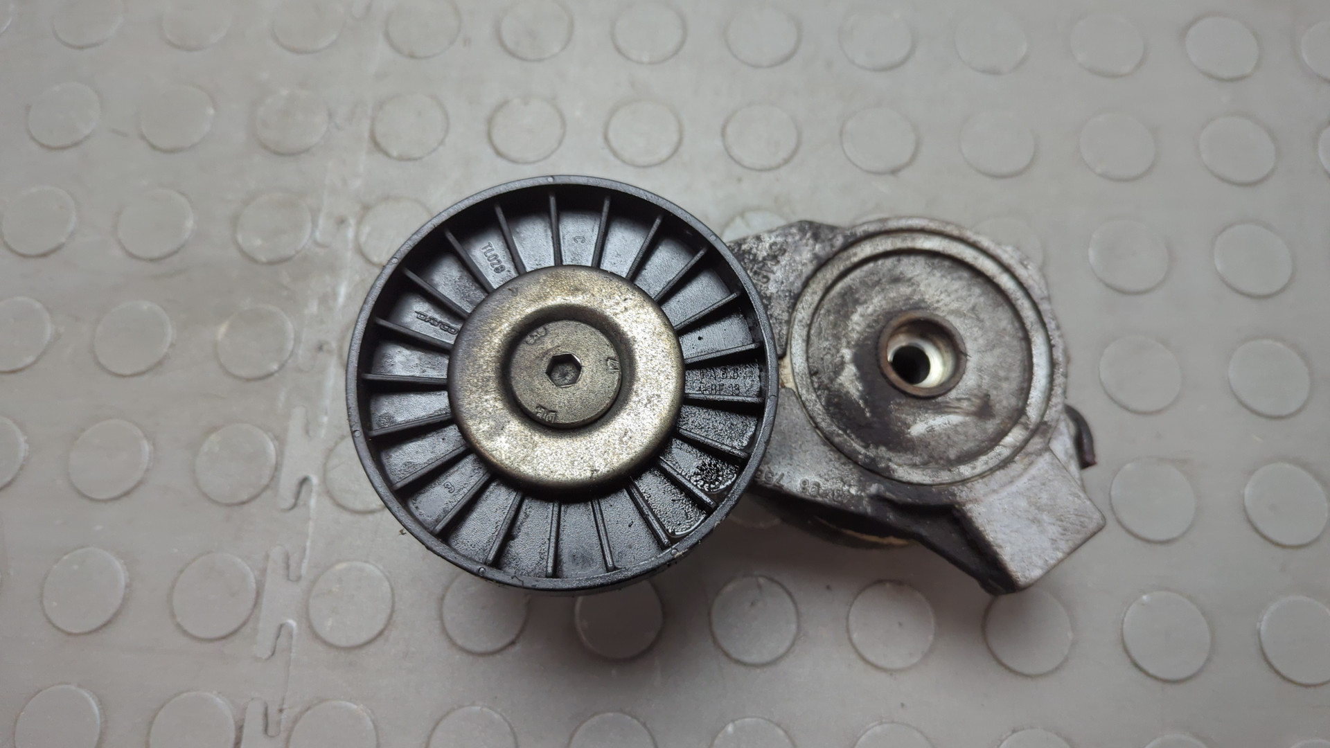 Натяжитель ремня